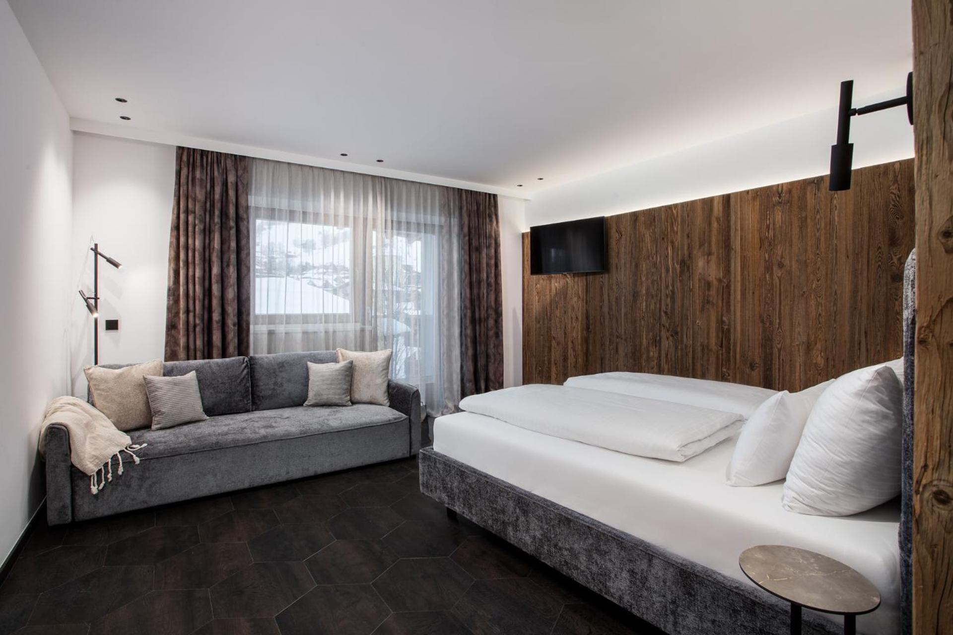 Big Family Room with Balcony - Photo 2