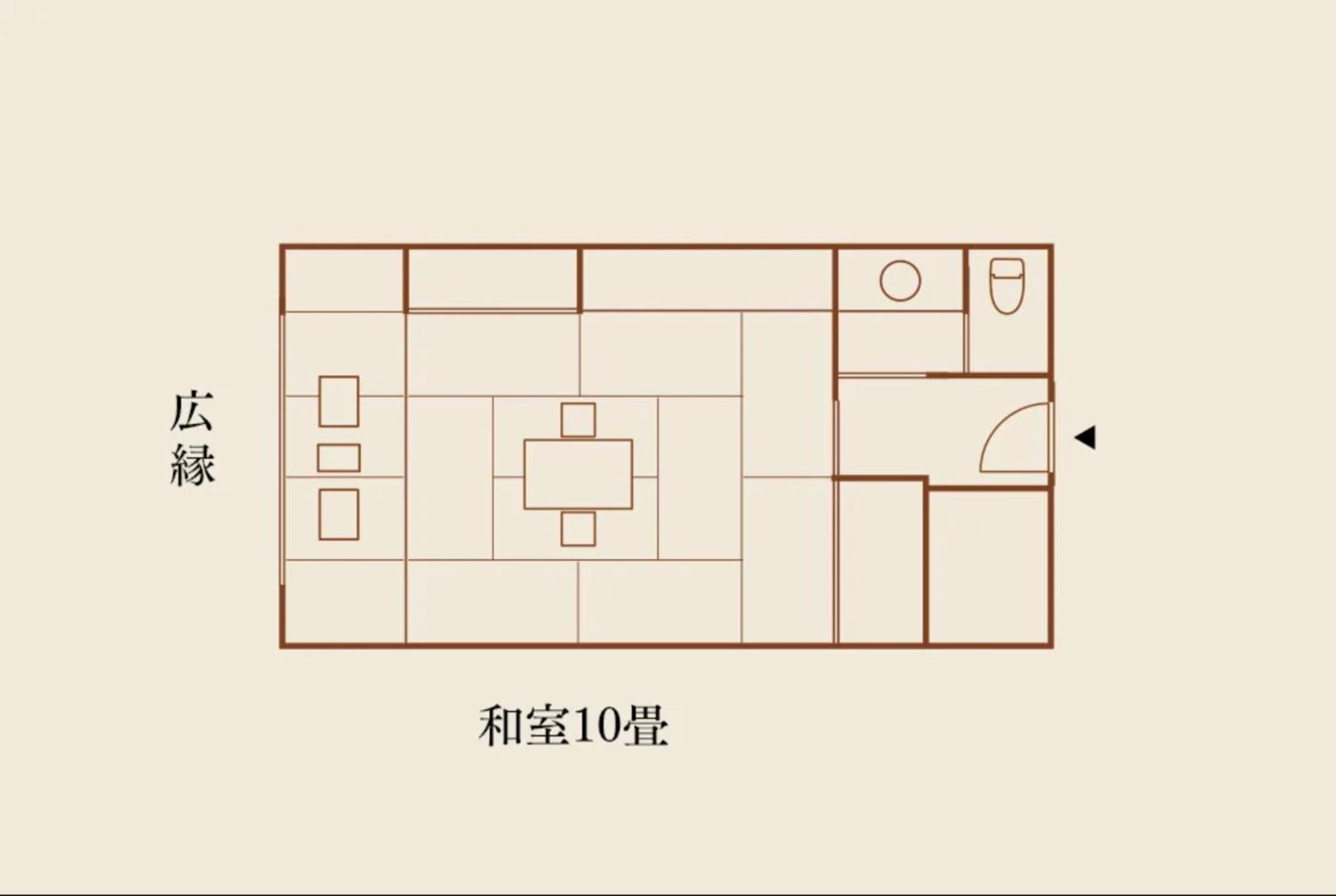 Family Room with Shared Bathroom photo 3