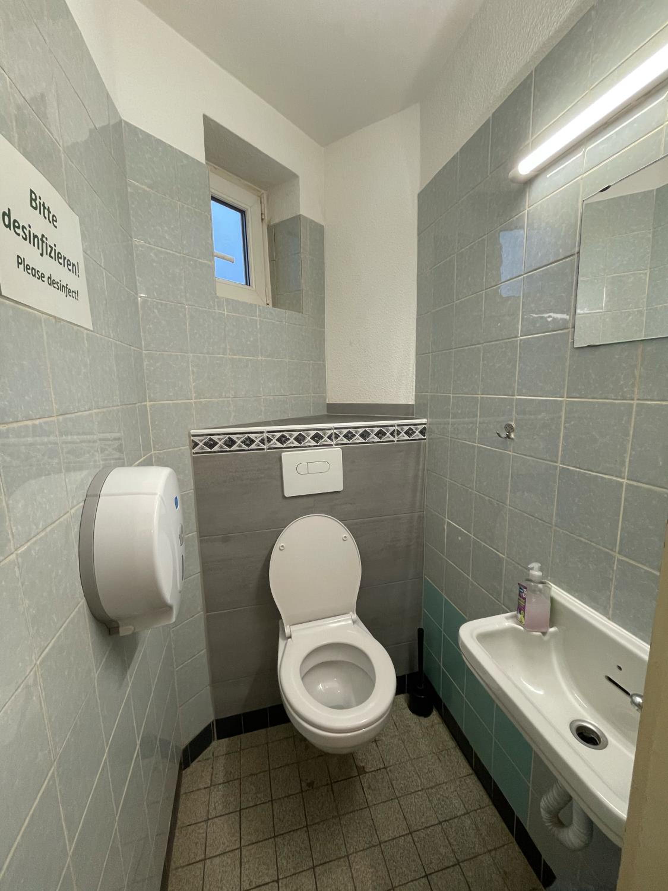 Single Room with Shared Bathroom photo 3