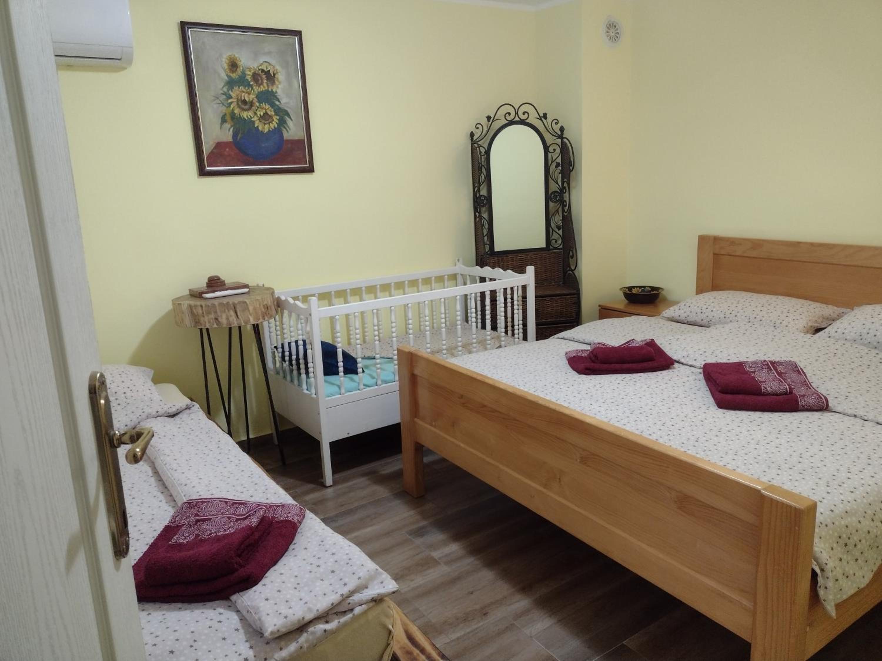 One-Bedroom Apartment with Balcony photo 1