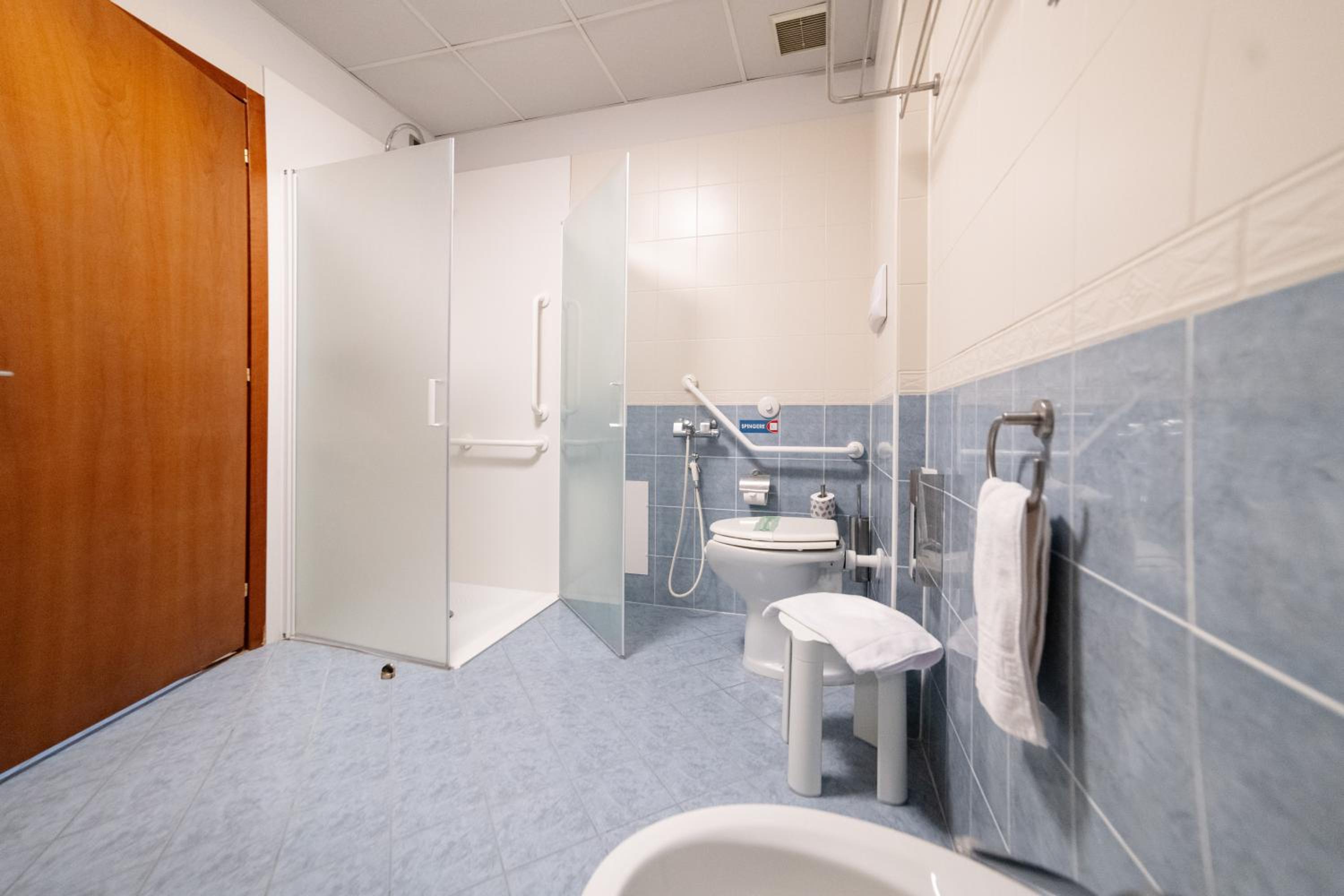Double Room - Photo 11