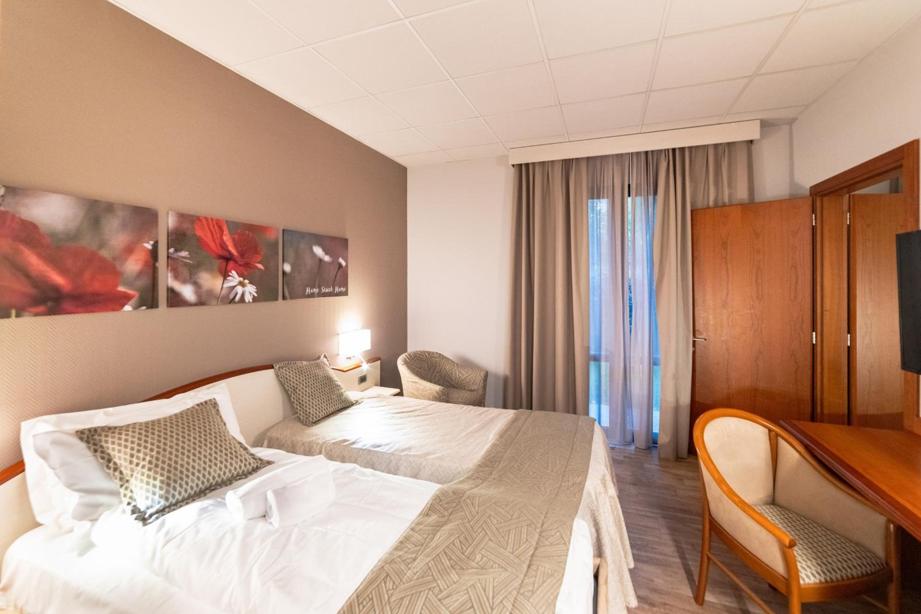 Quadruple Room - Photo 1