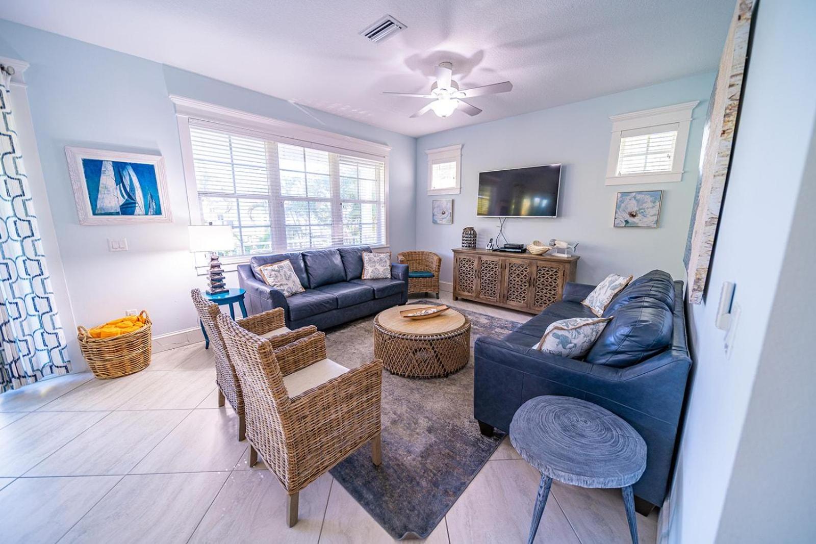Five-Bedroom House photo 1
