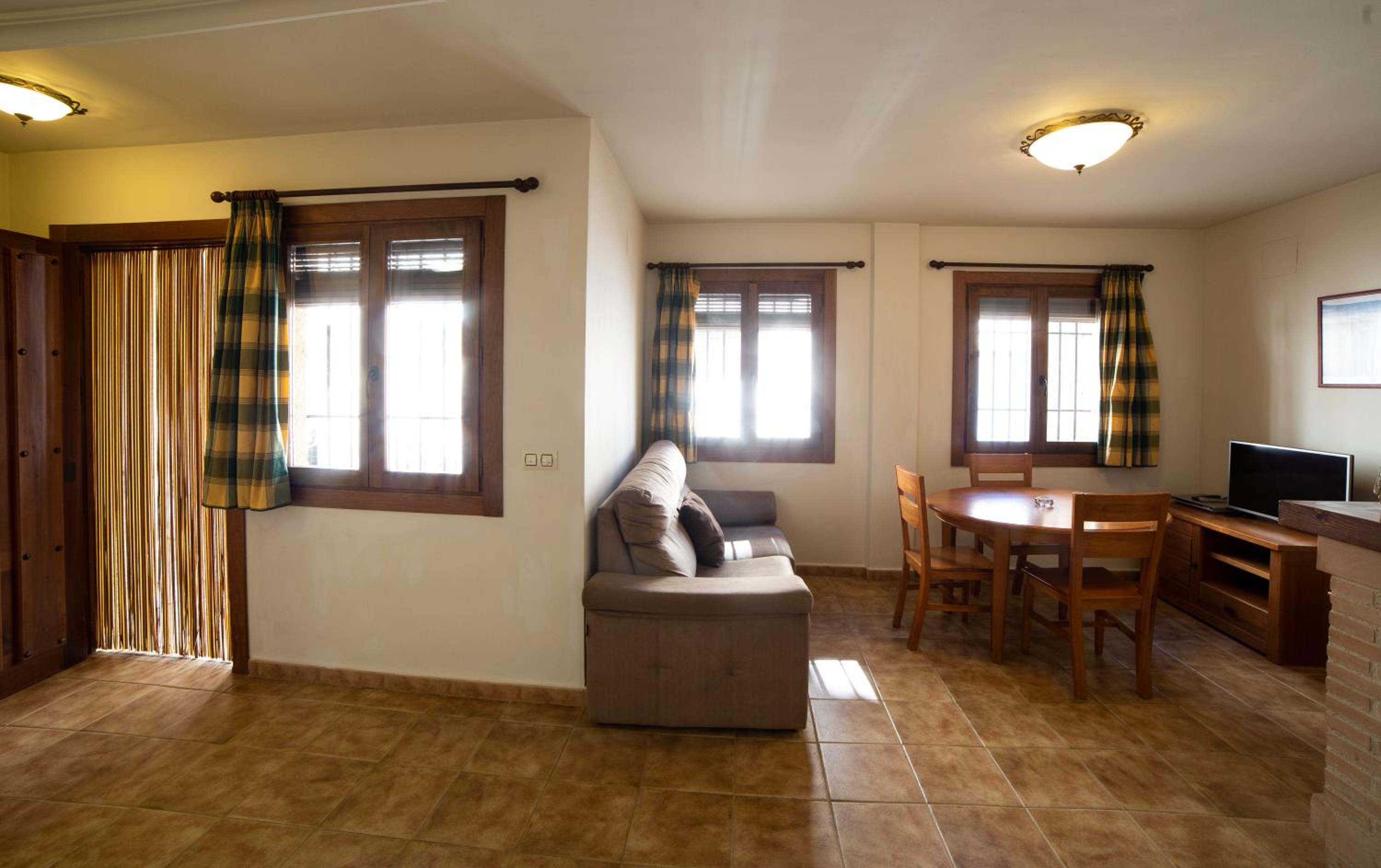 Two-Bedroom House - Photo 5