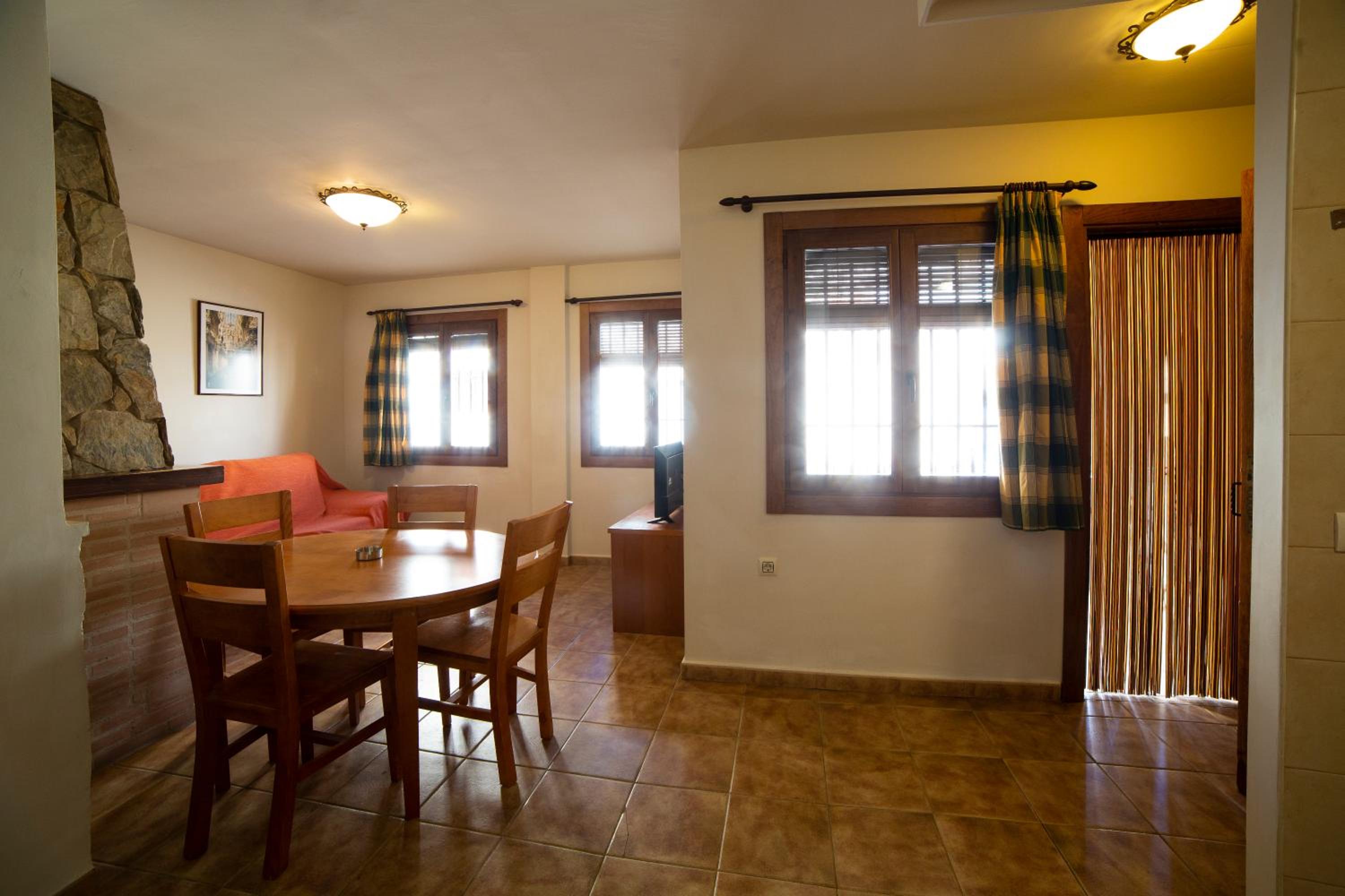 Two-Bedroom House - Photo 2