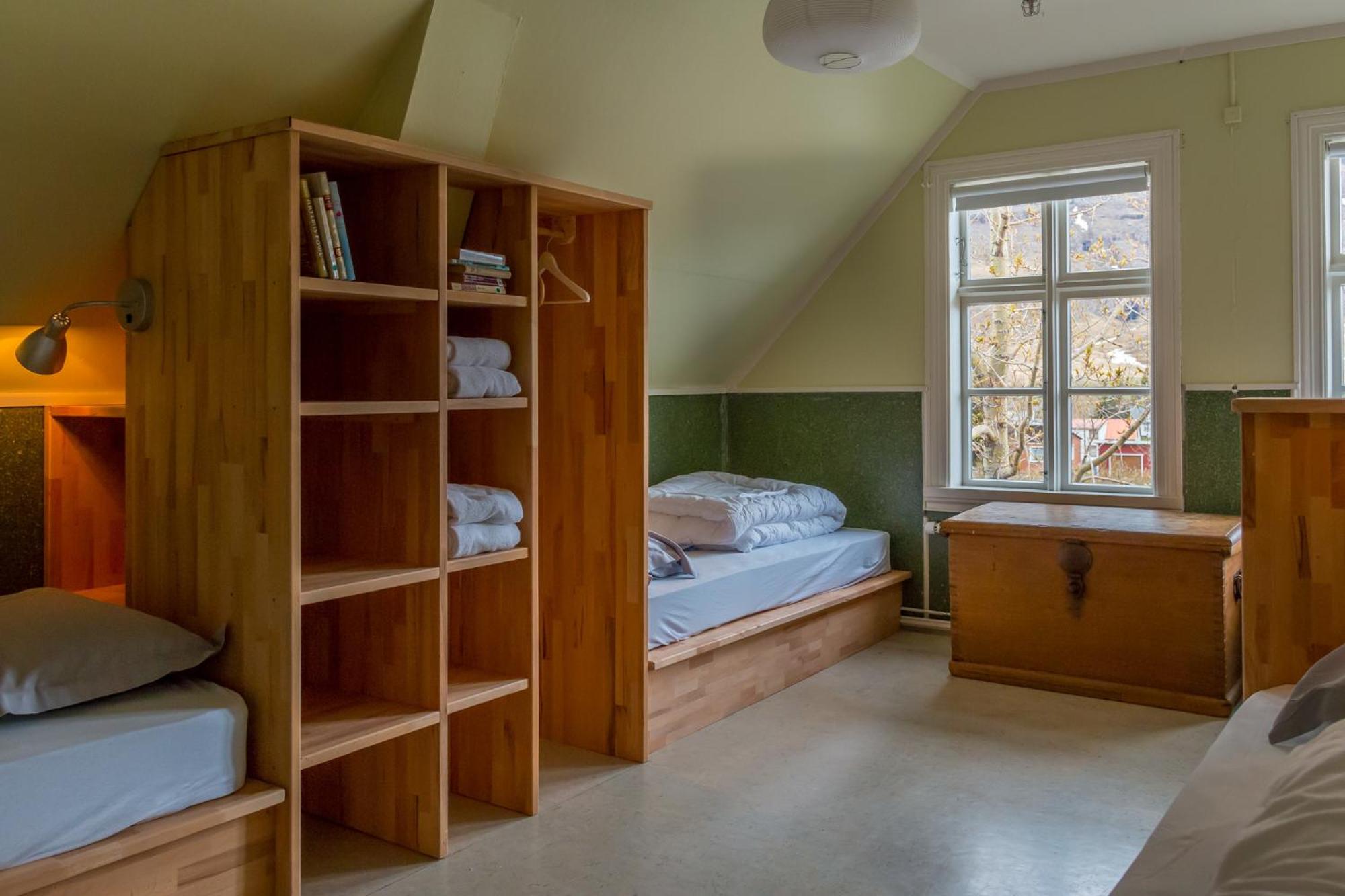 Quadruple Room with Shared Bathroom photo 2