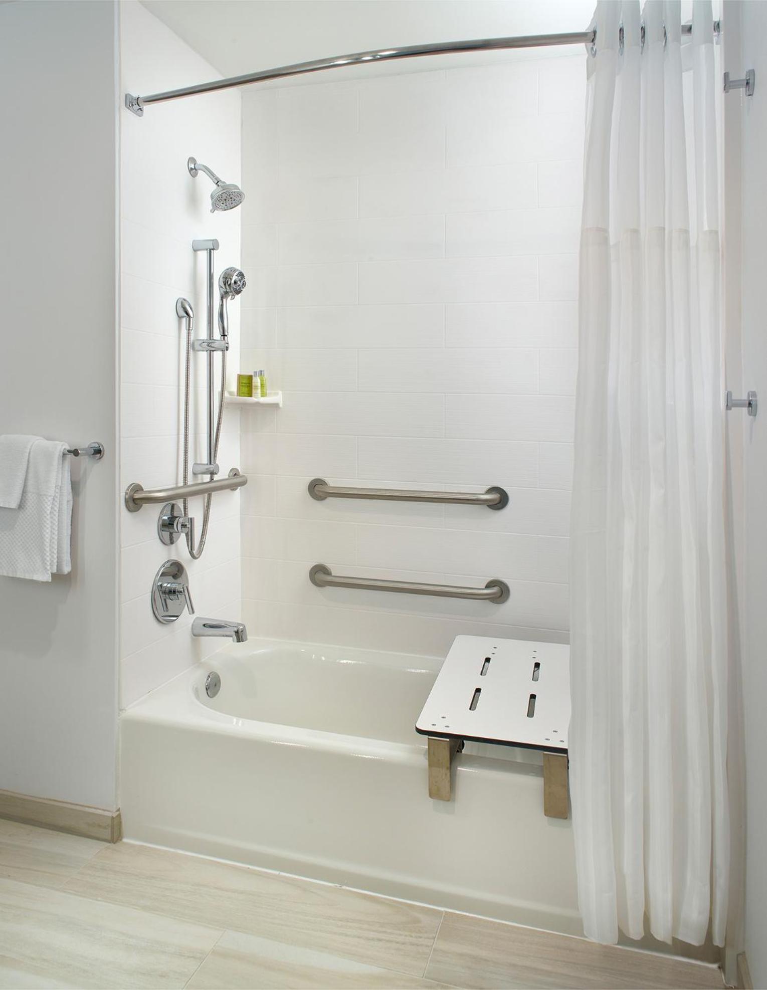 King Room with Bath Tub - Mobility Access - Photo 5
