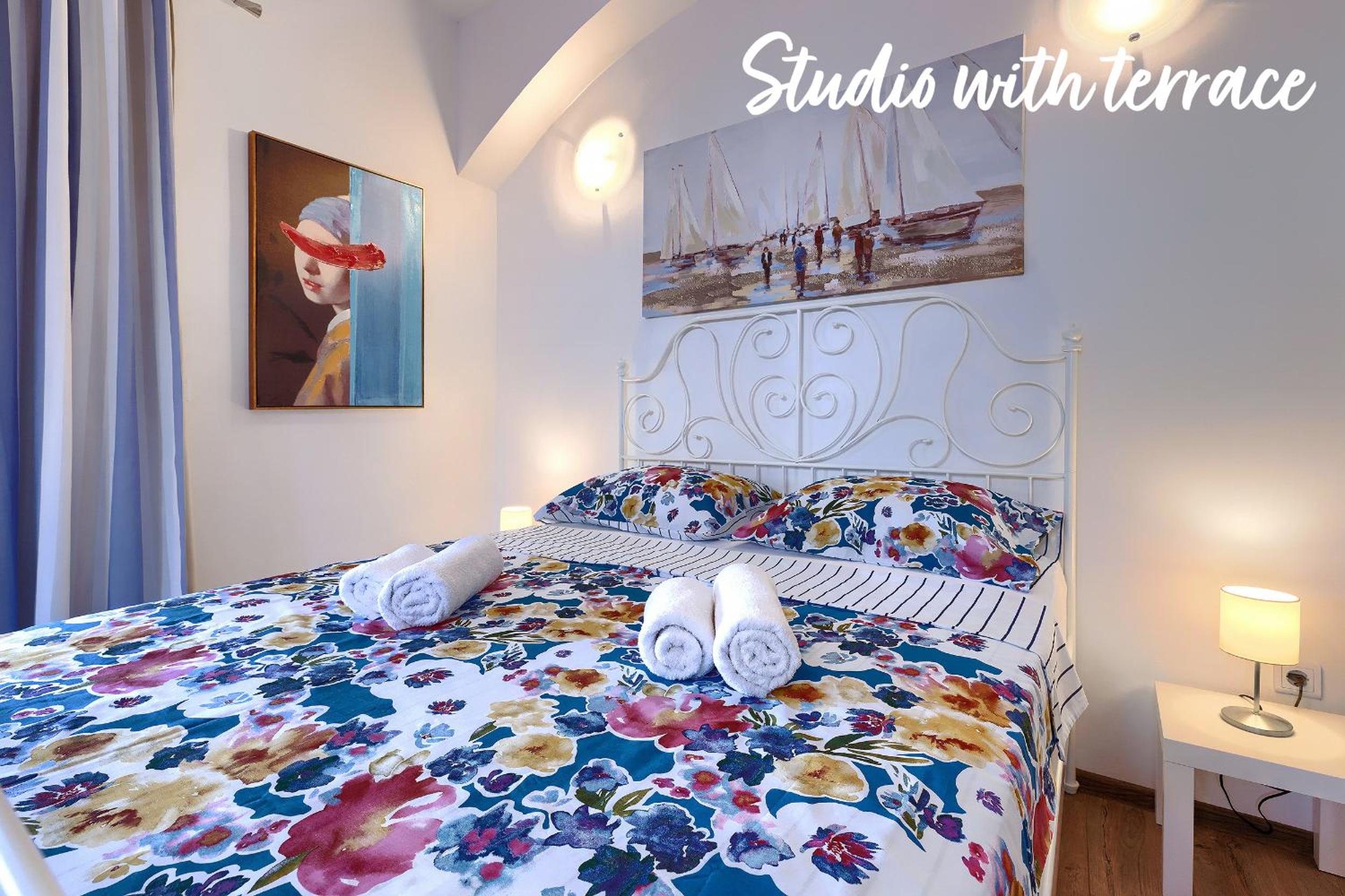 Studio with Terrace photo 2