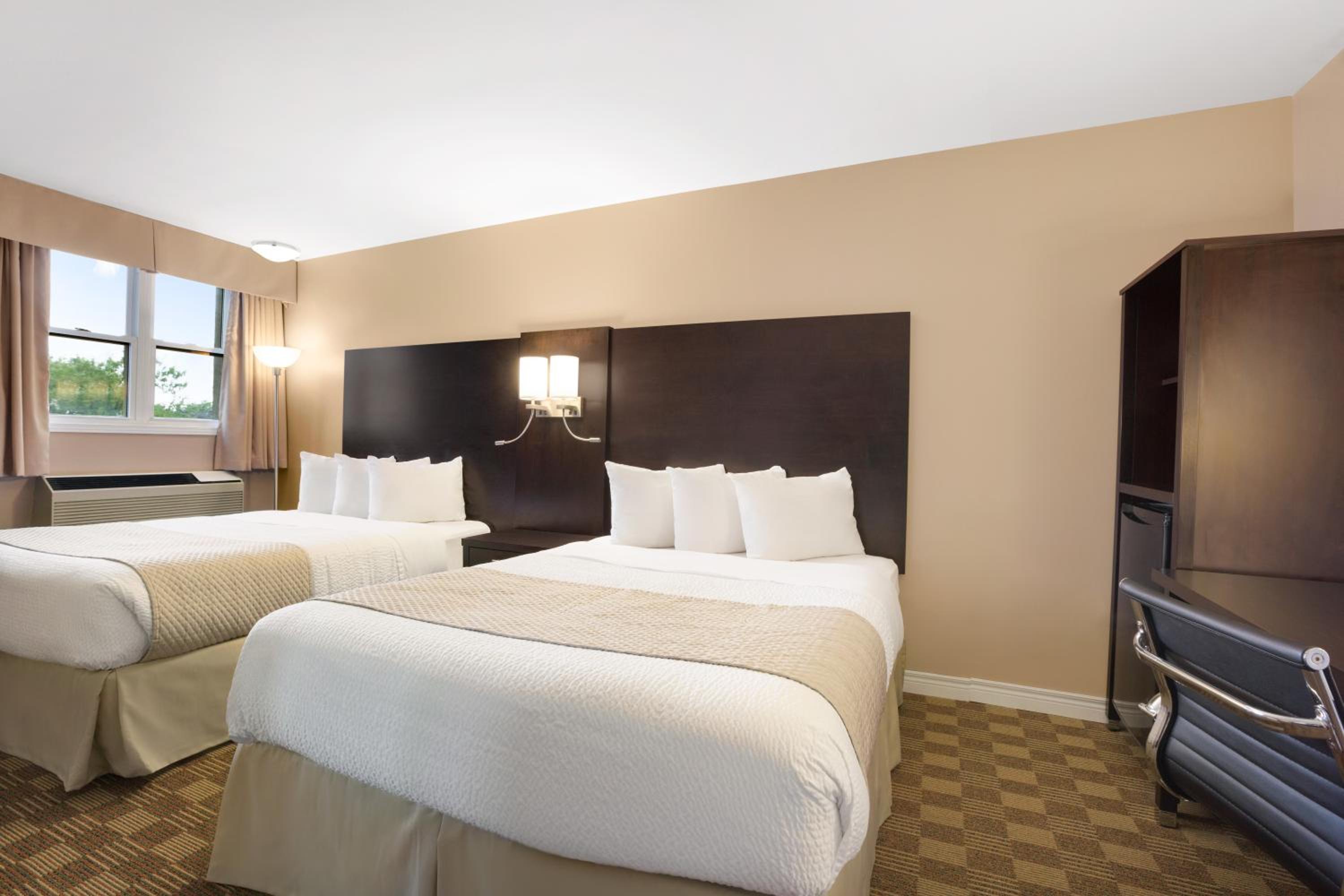 Deluxe Queen Room with Two Queen Beds - Non-Smoking - Photo 1