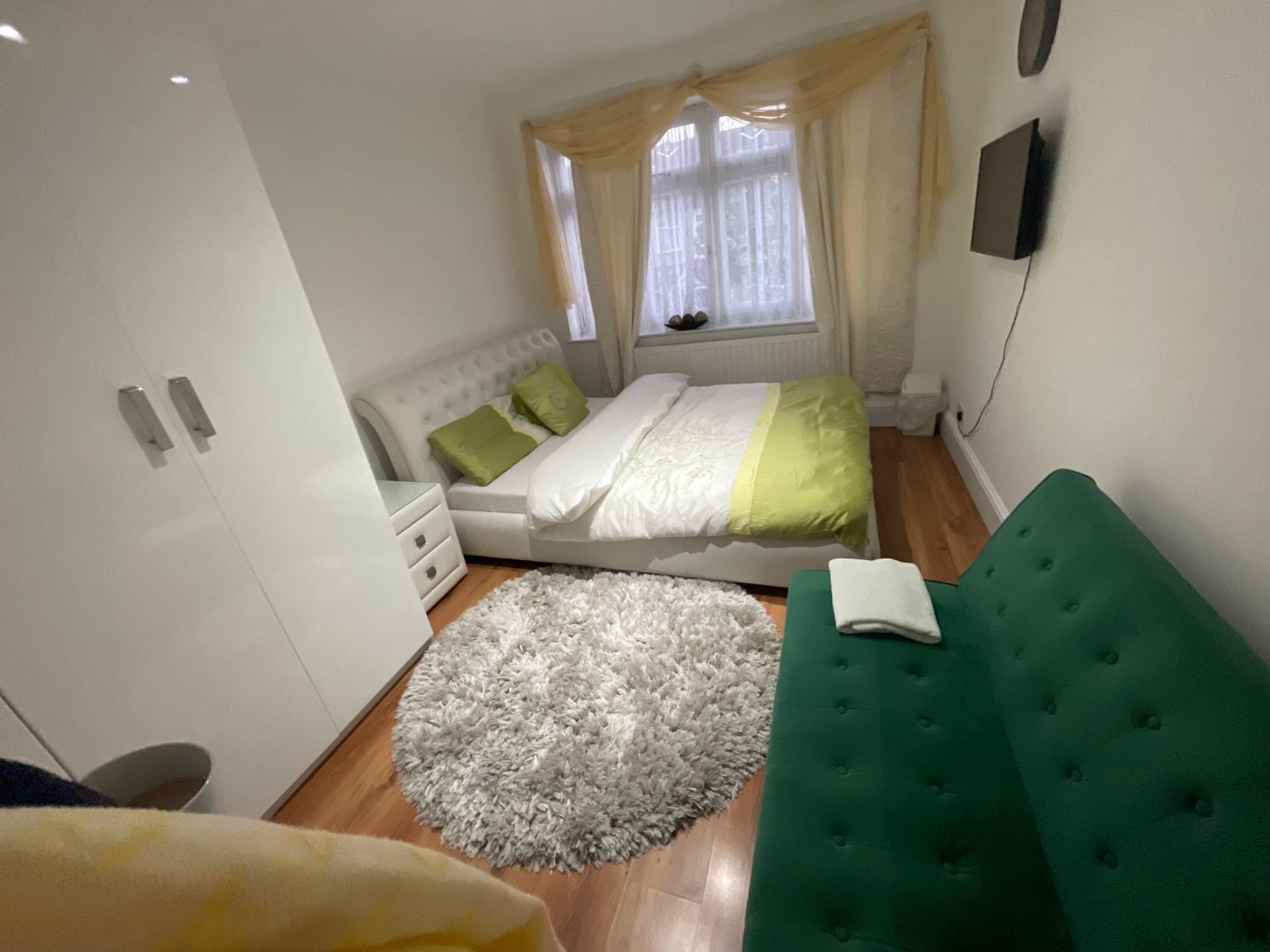Double Room With Shared Bathroom photo 3