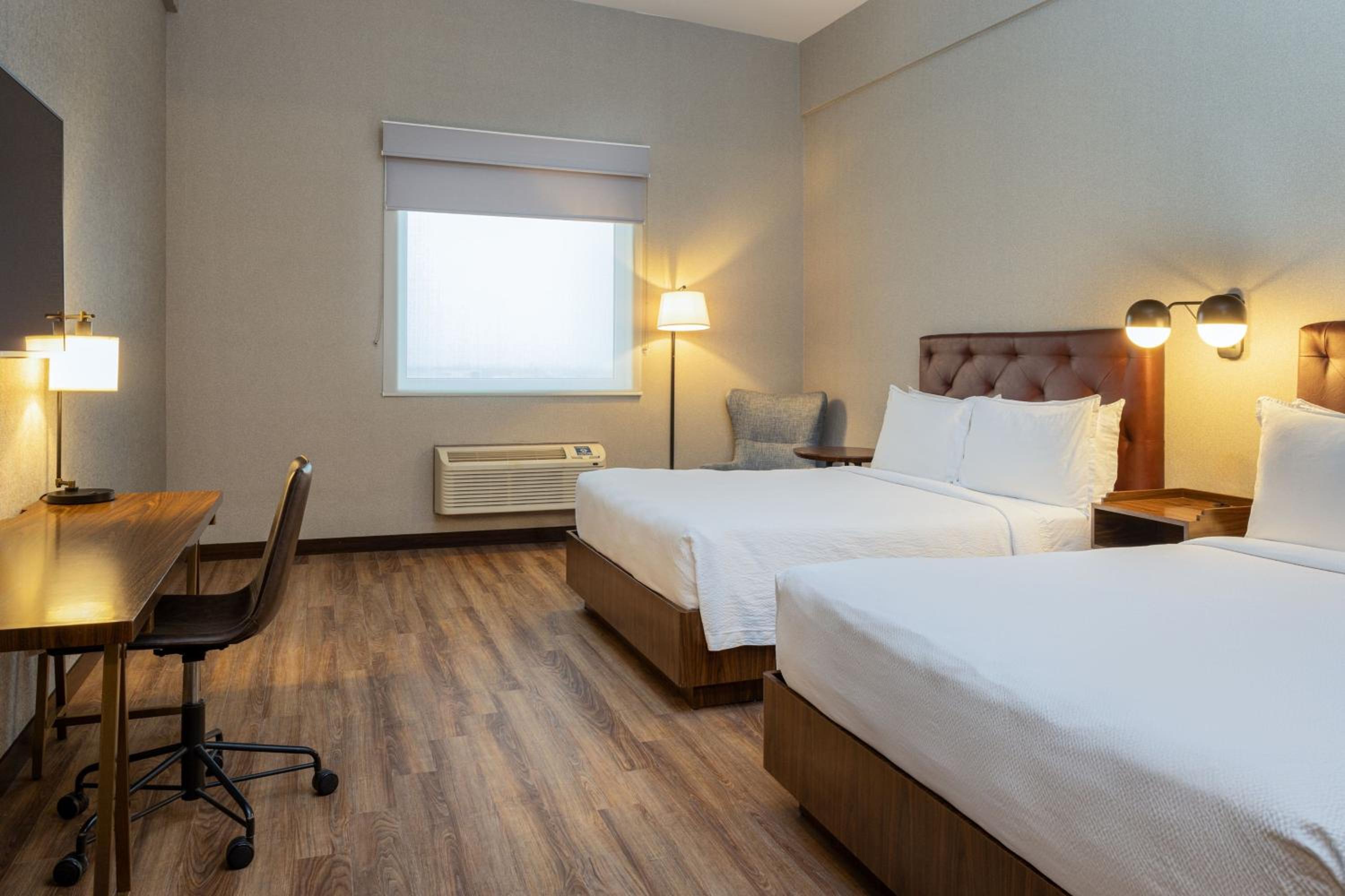 Premium Executive Room with Two Queen Beds - Photo 2