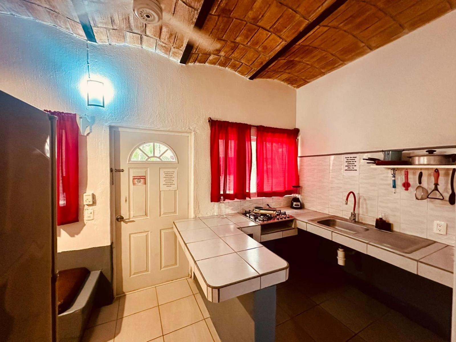 Standard Twin Room - Photo 7