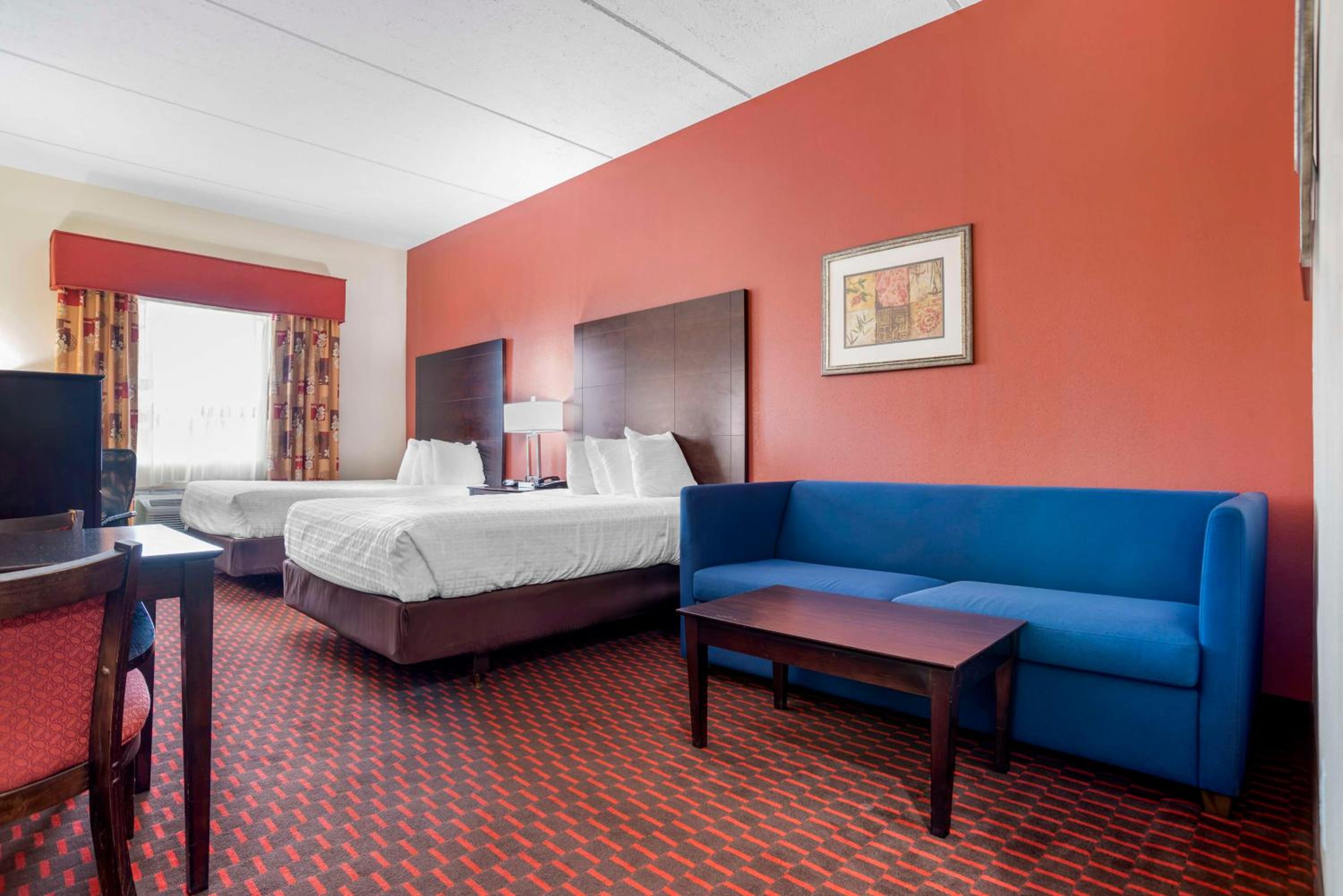 Queen Room with Two Queen Beds, Sofa Bed and Roll-In Shower - Mobility Accessible - Photo 1