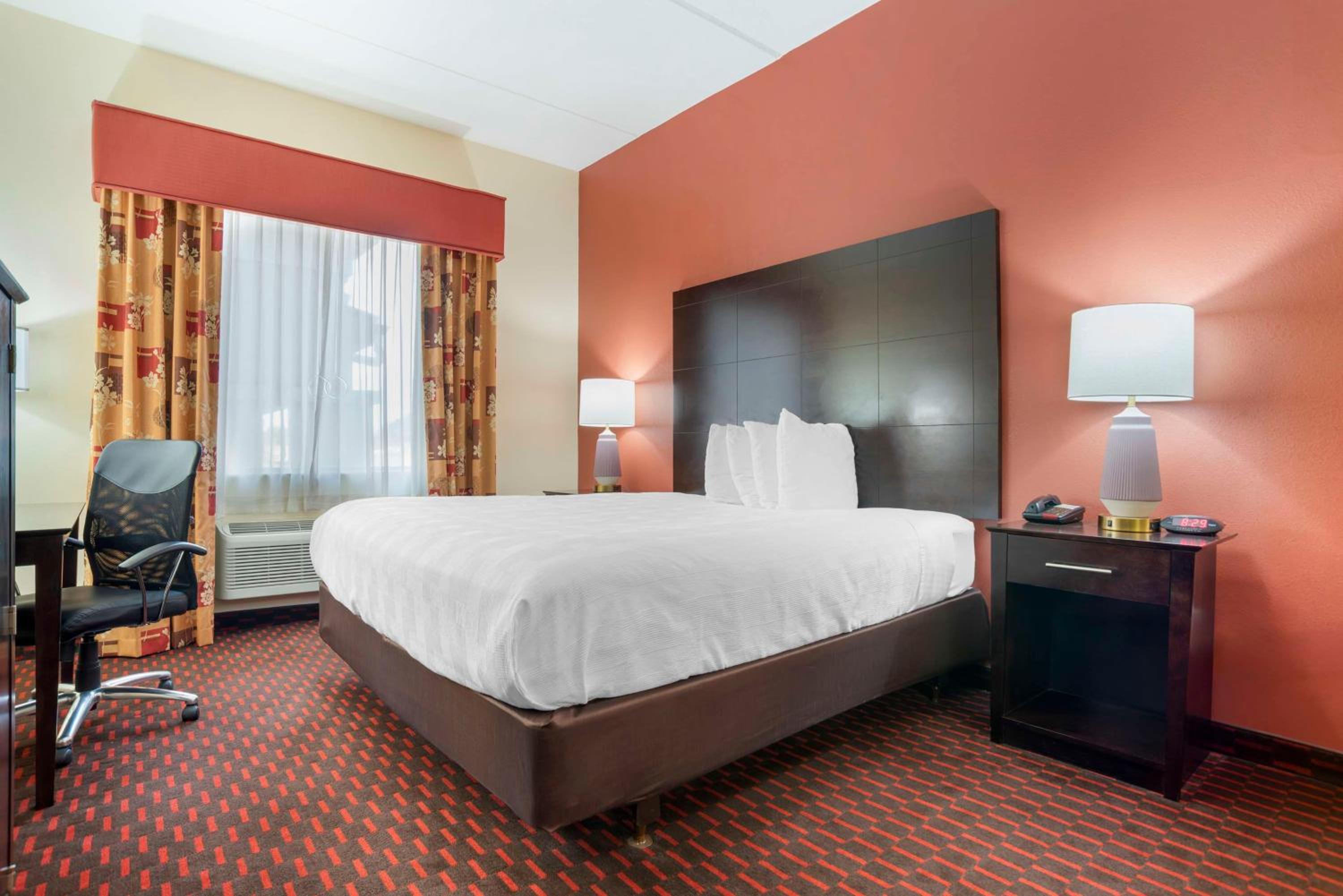 King Room - Non-Smoking - Photo 1