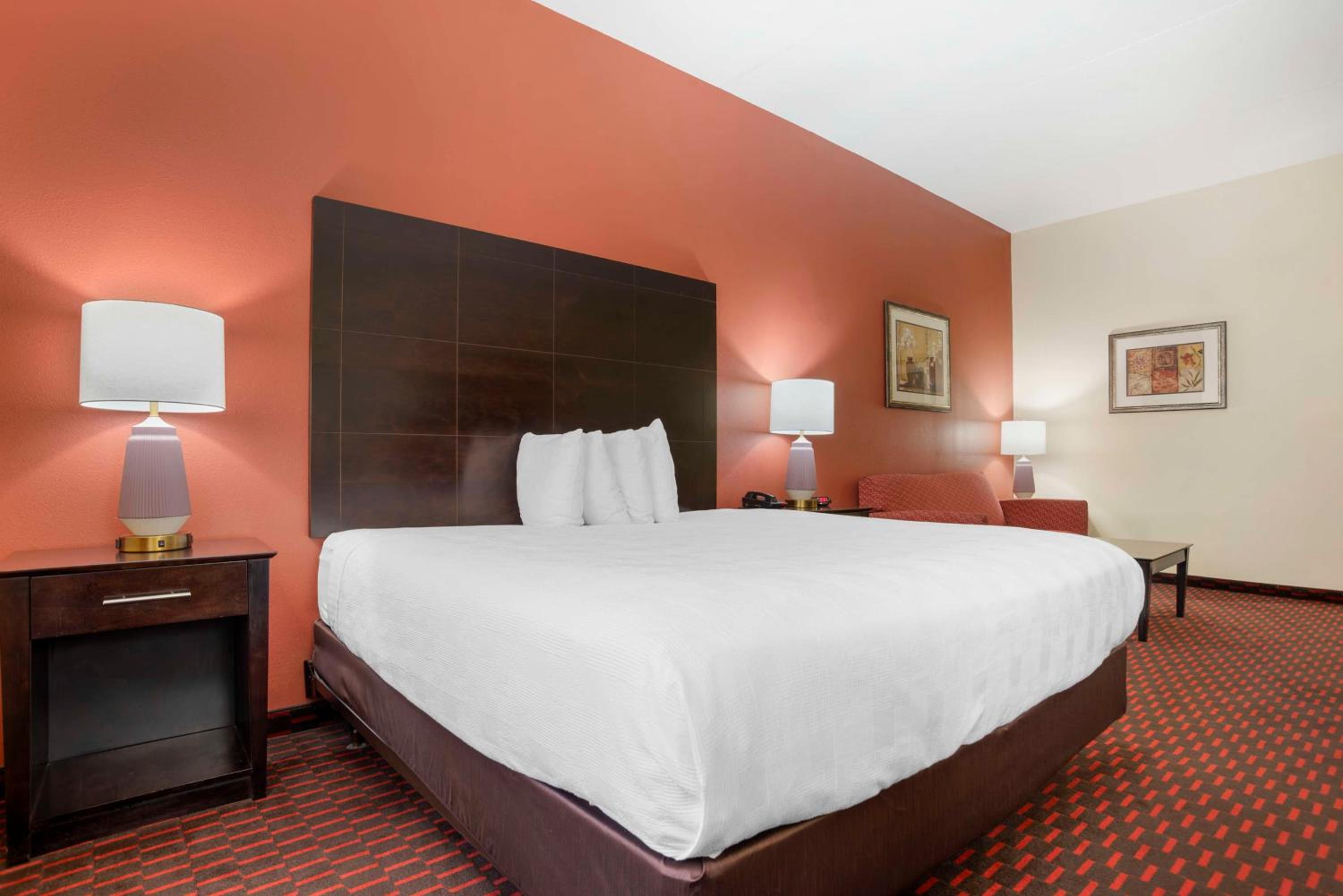 King Room - Non-Smoking - Photo 3