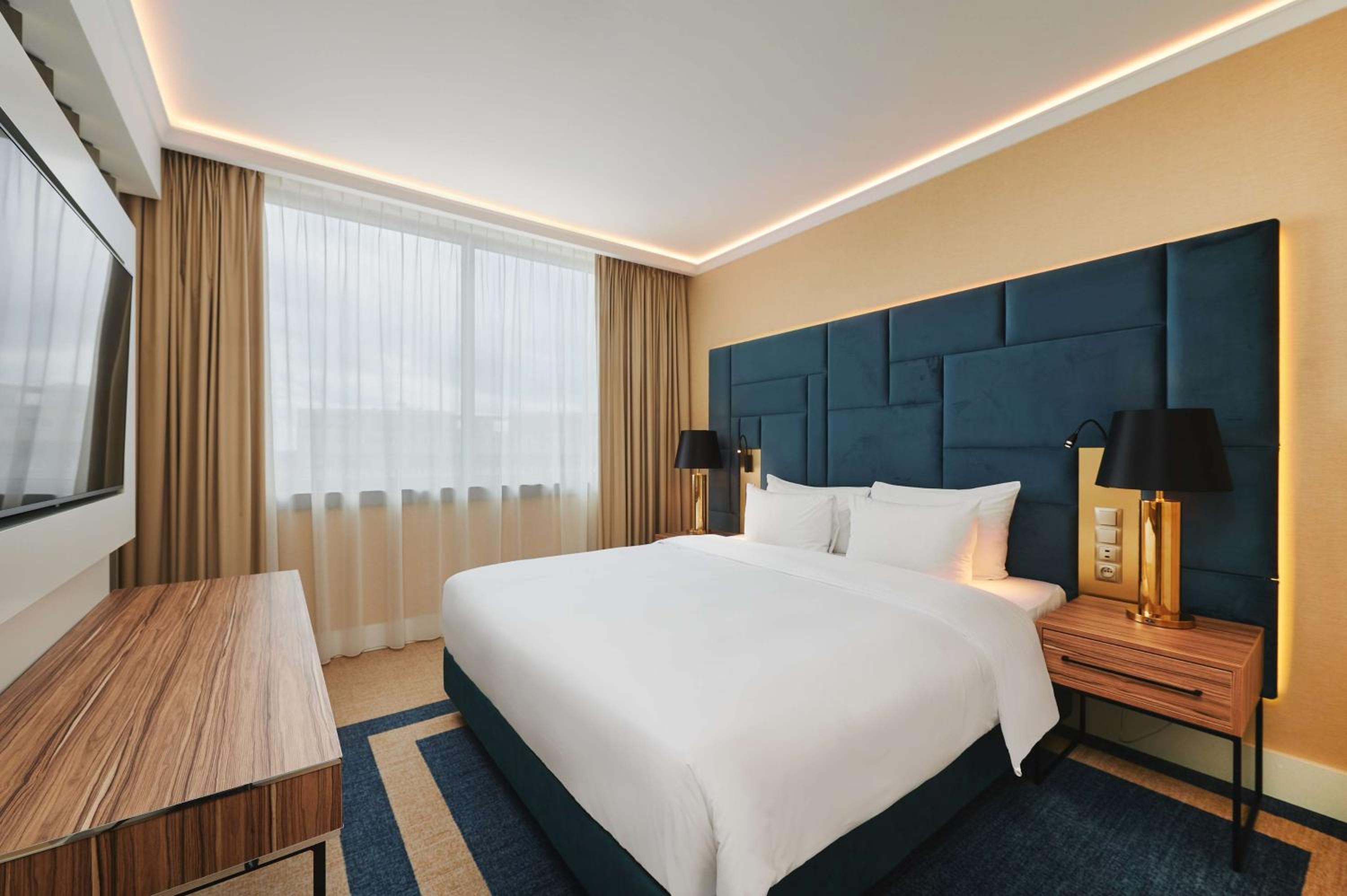 Junior Suite - High Floor - Photo 1