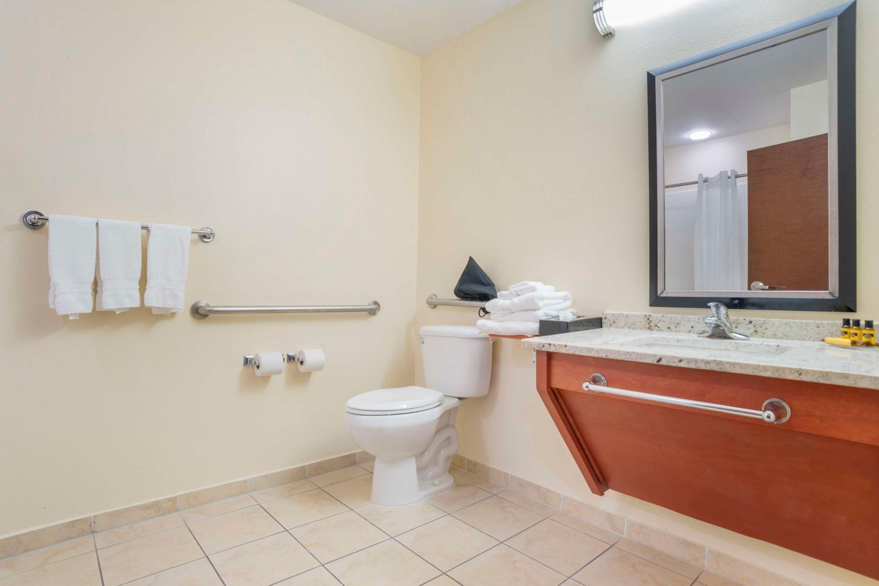 King Room - Non-Smoking - Photo 2