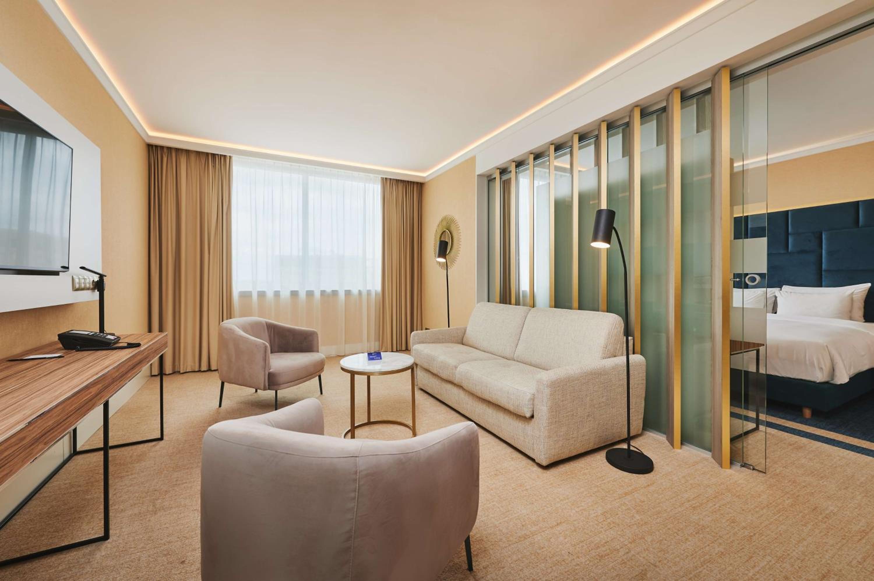 Junior Suite - High Floor - Photo 2