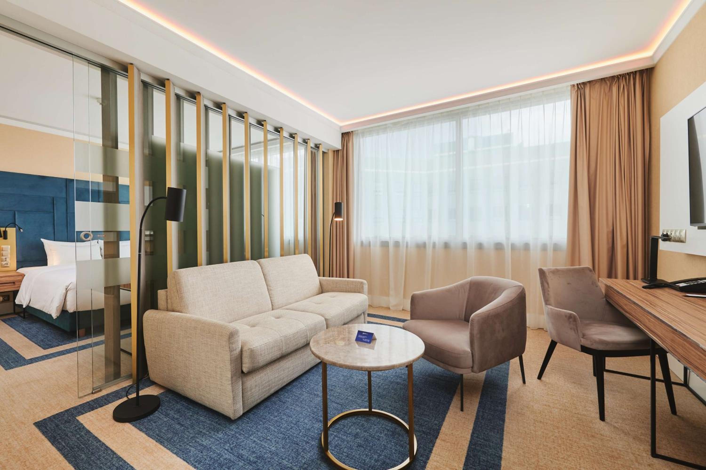 Junior Suite - High Floor - Photo 10