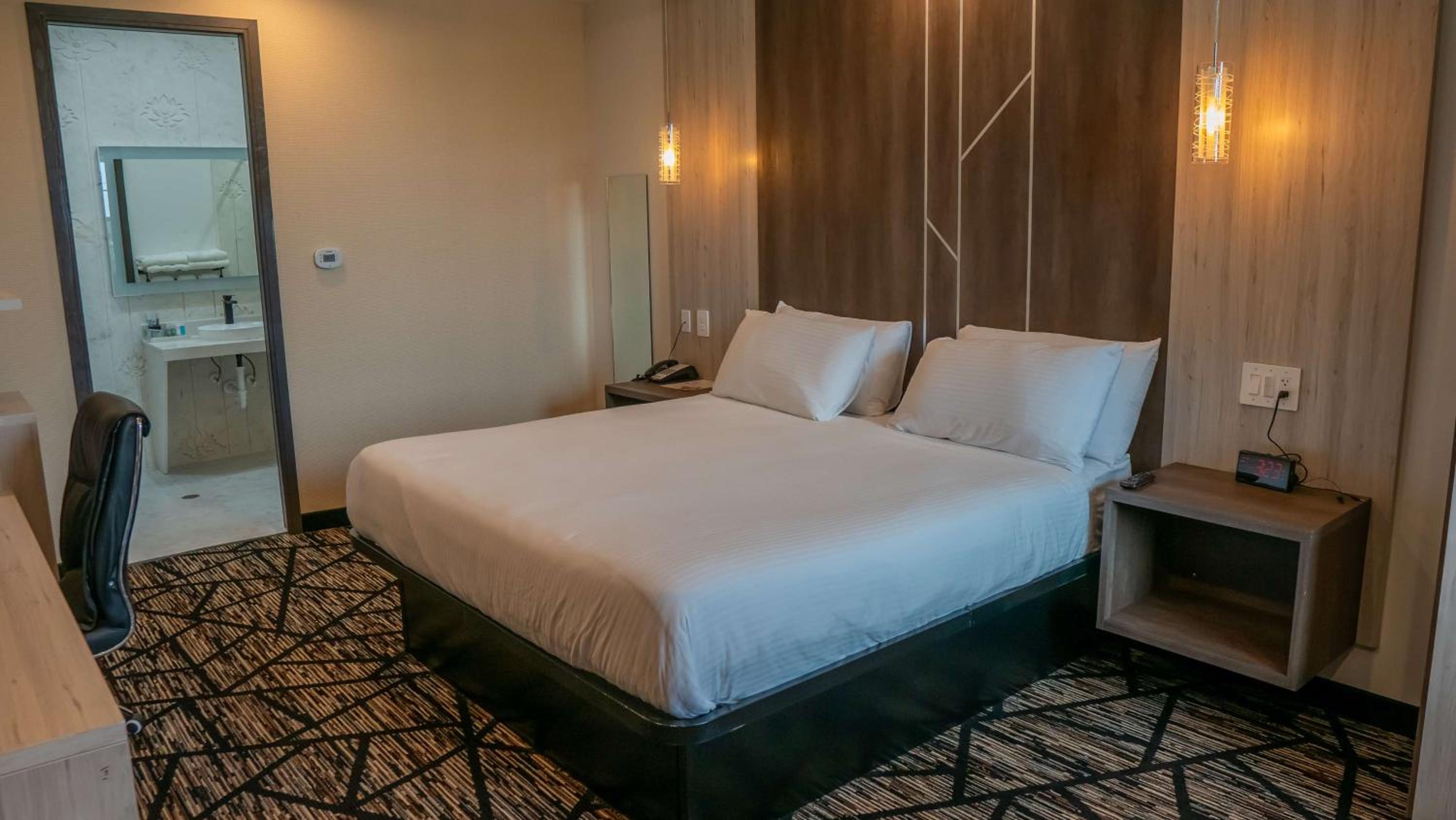 King Room with Walk-In Shower - Disability Access/Non-Smoking