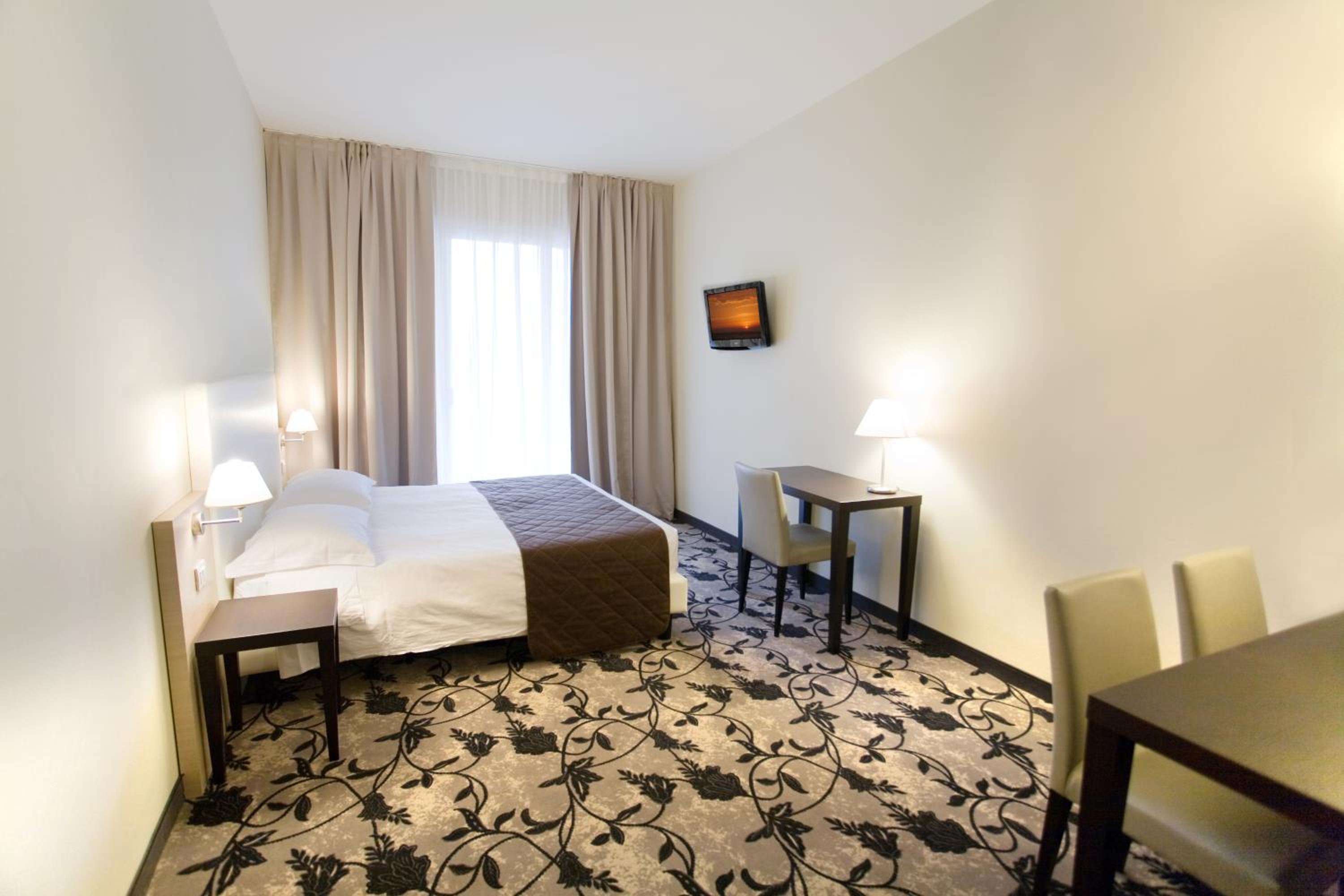 Triple Room - Photo 6