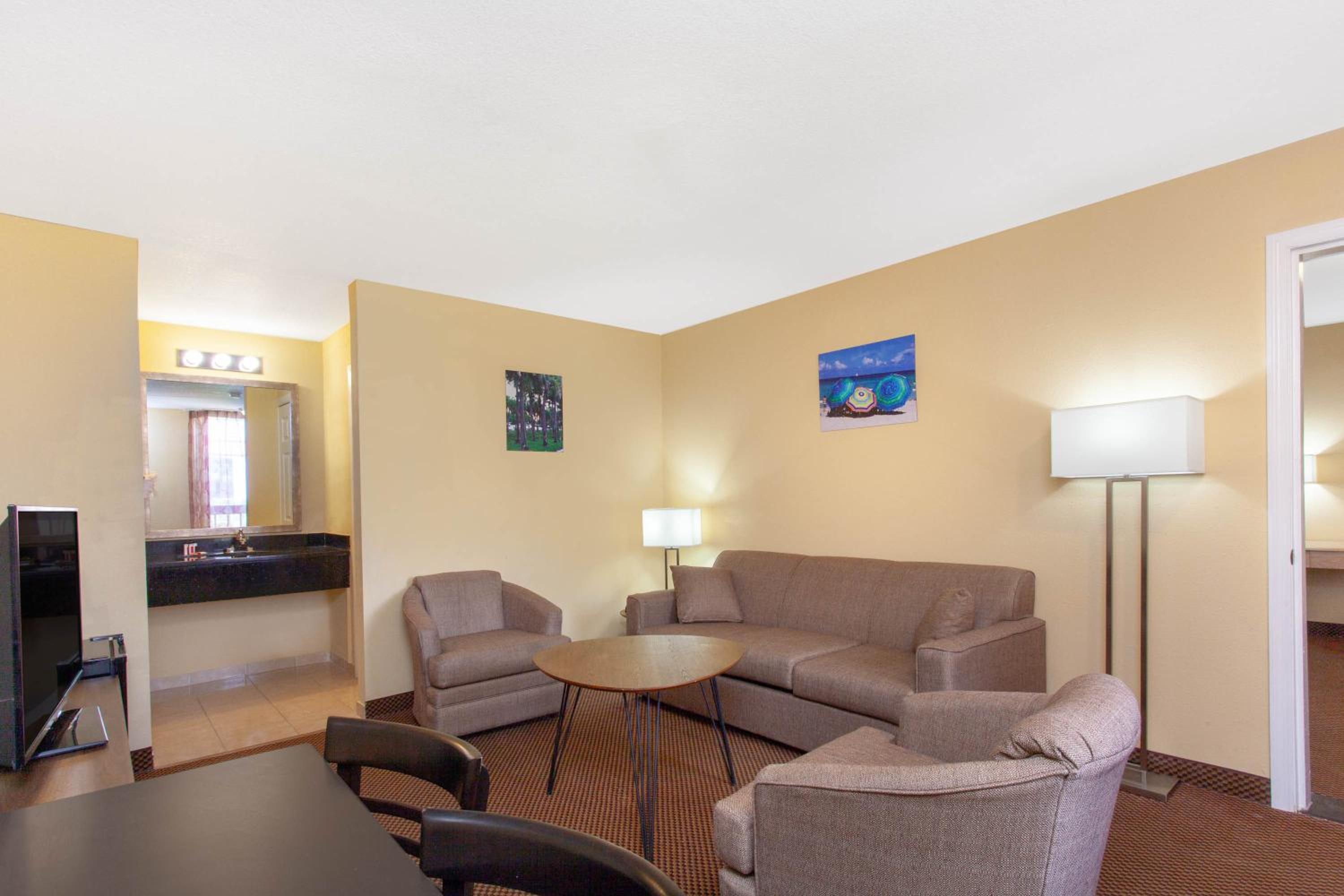 Deluxe Family Room