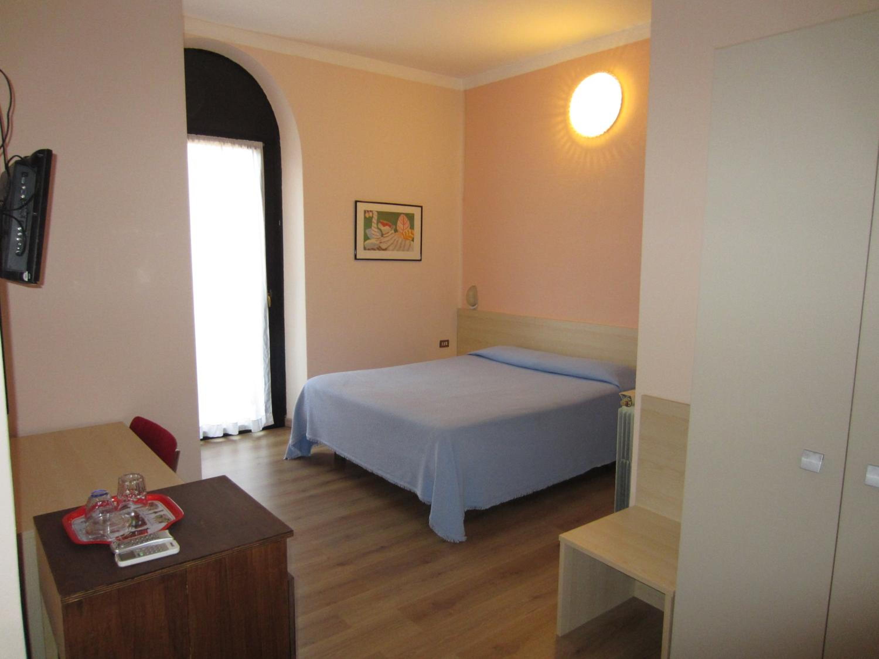 Double Room - Photo 8