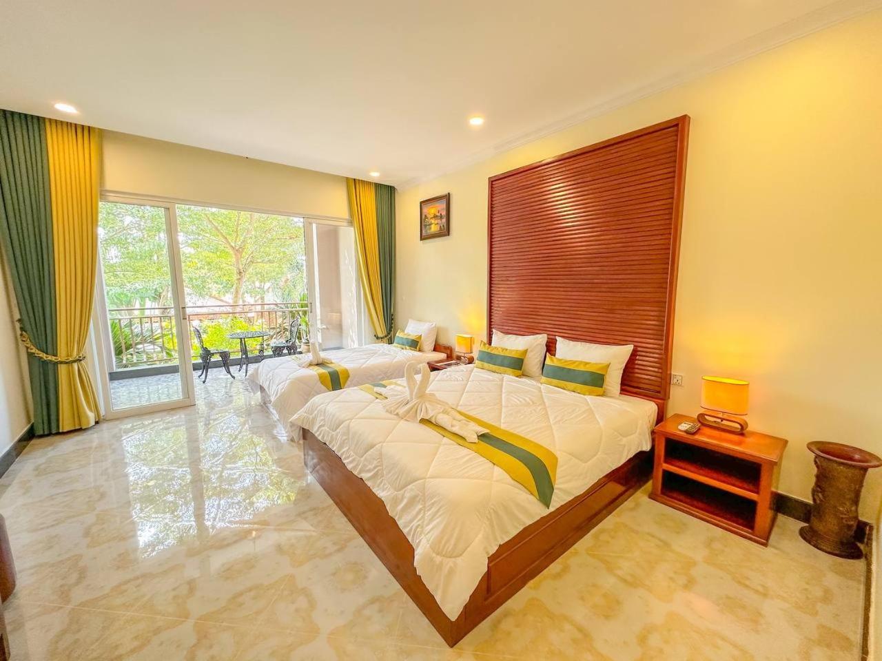 Family Room with Balcony photo 1