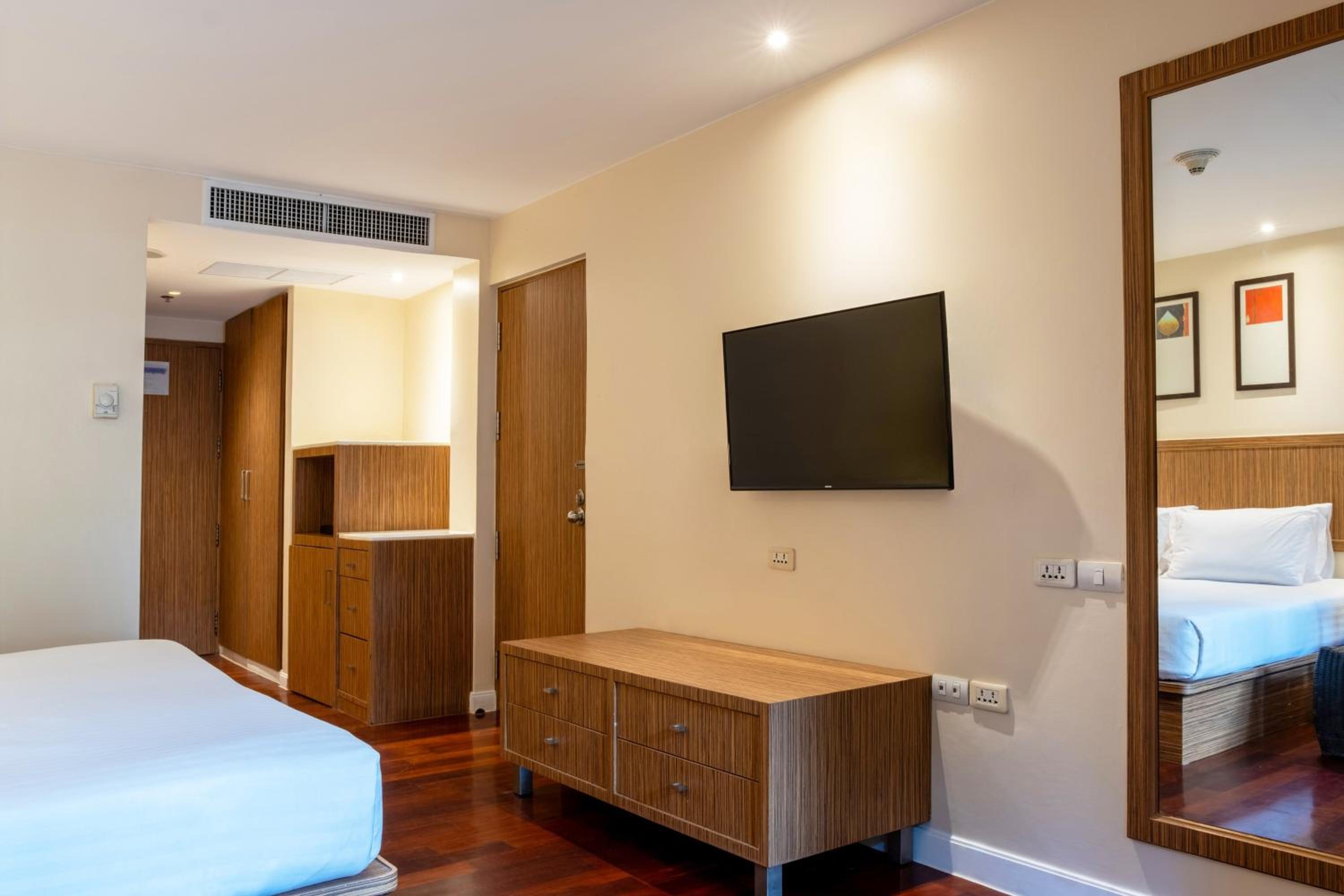 Standard King Room photo 2