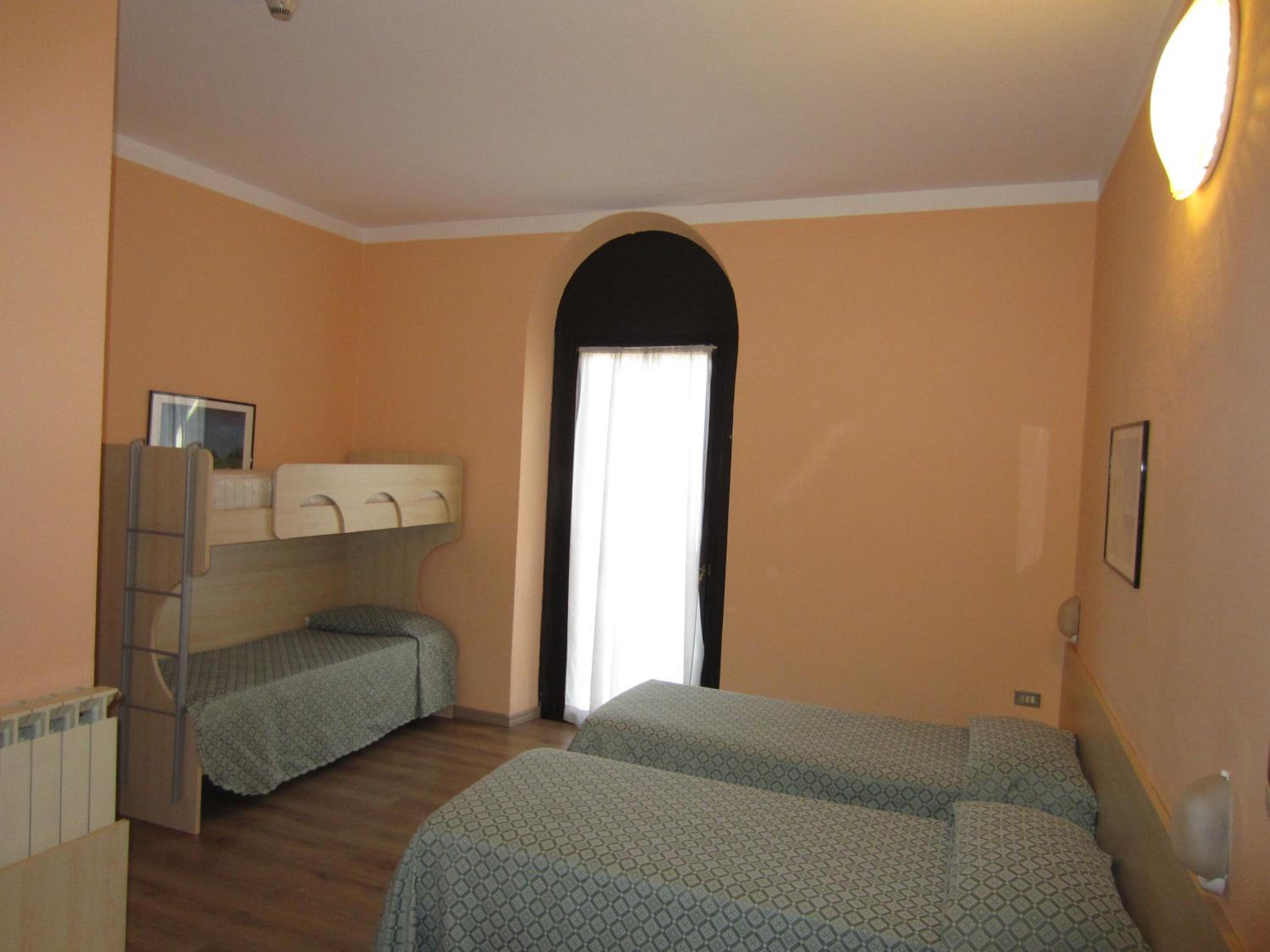 Triple Room - Photo 1