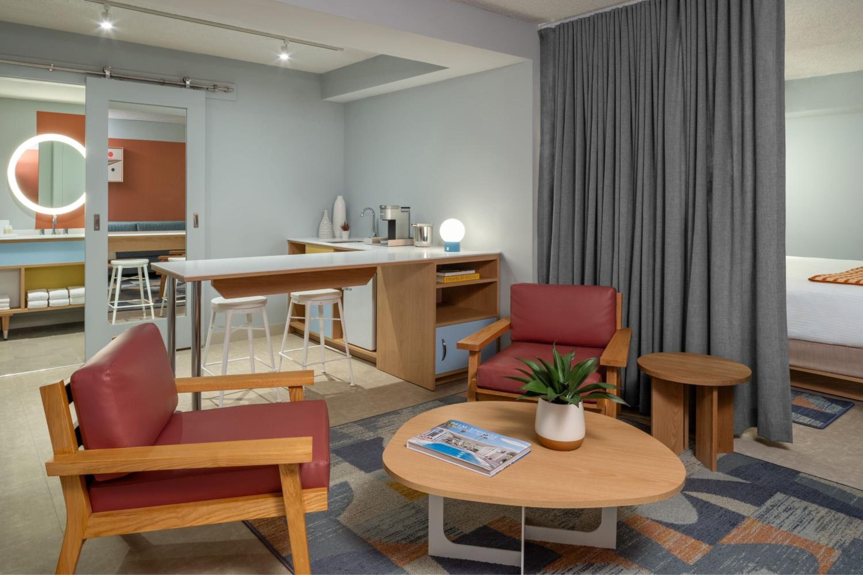 Executive Suite - Photo 3