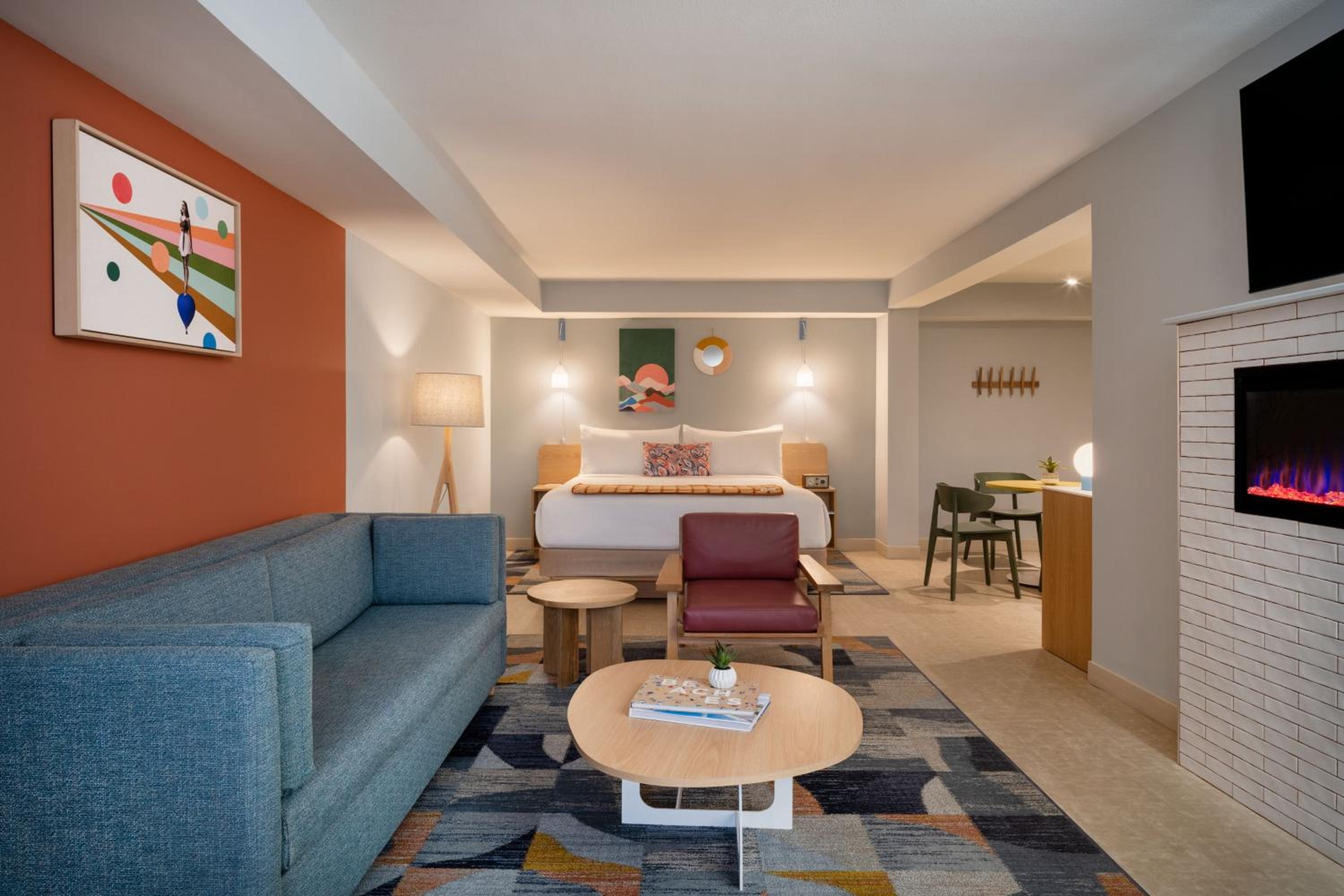 Executive Suite - Photo 4
