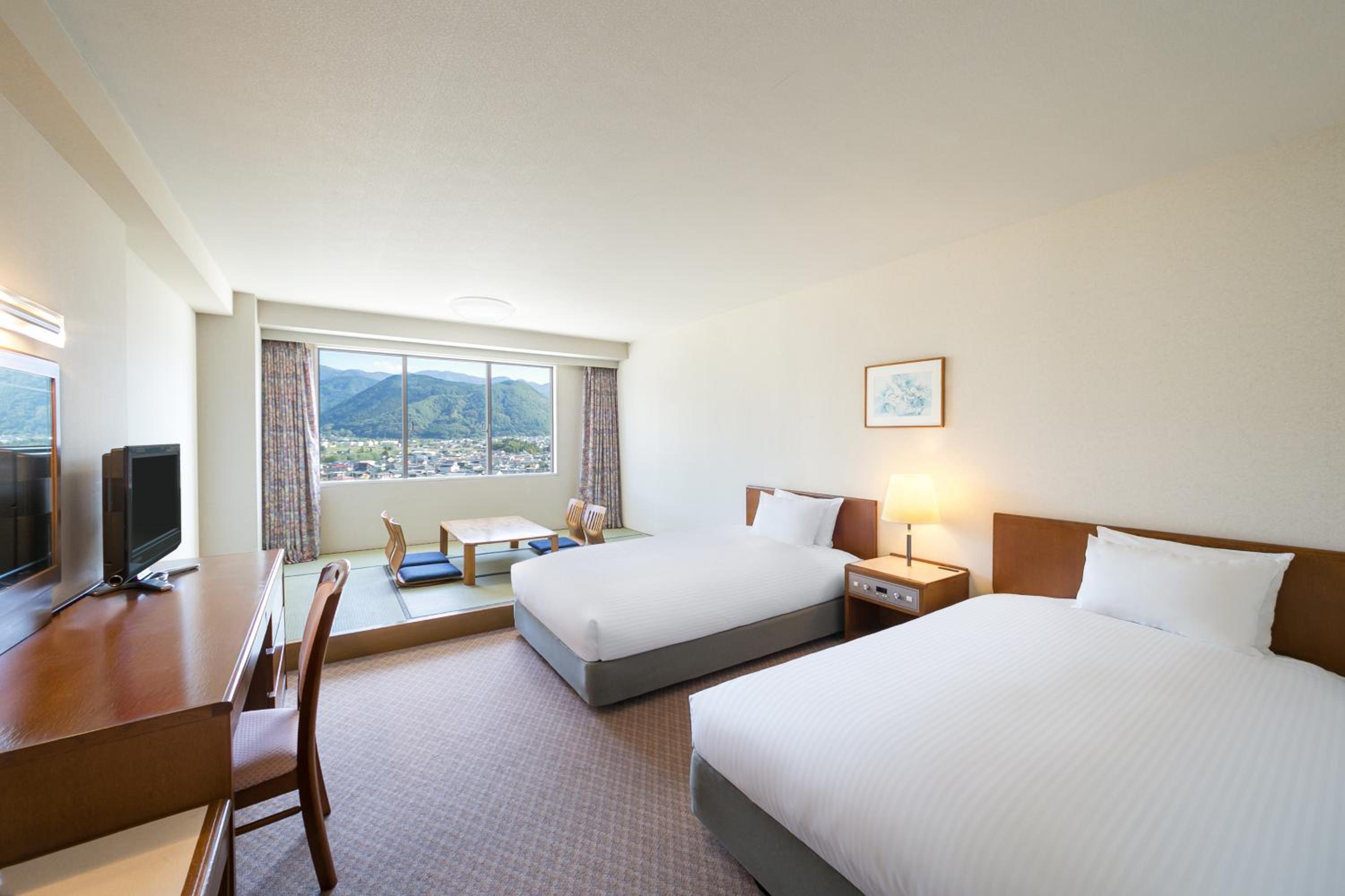 Japanese Style Classic Room with Two Single Beds and Three Futon Beds  photo 3