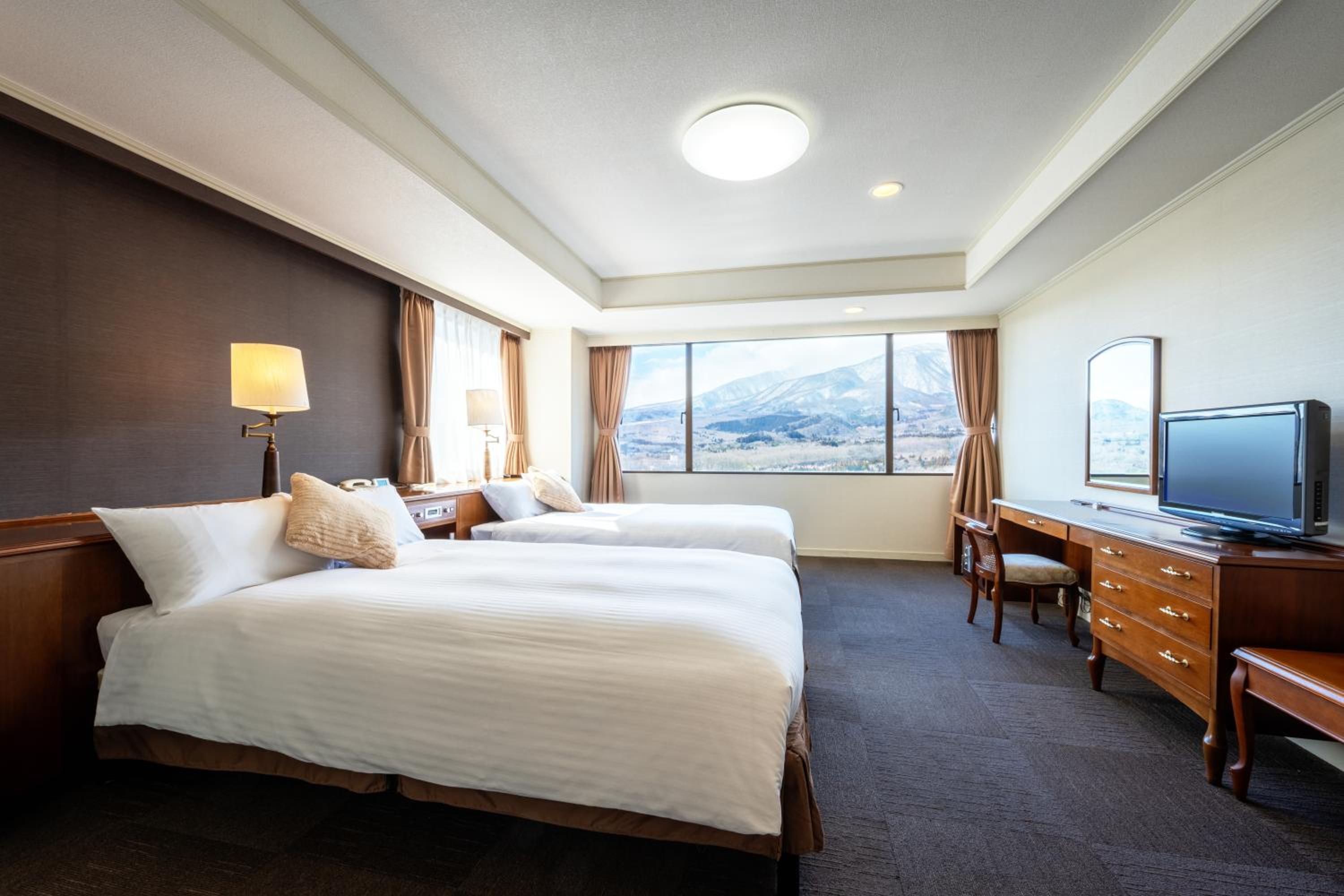 Classic Deluxe Suite with Four Single Beds and Mountain View photo 3