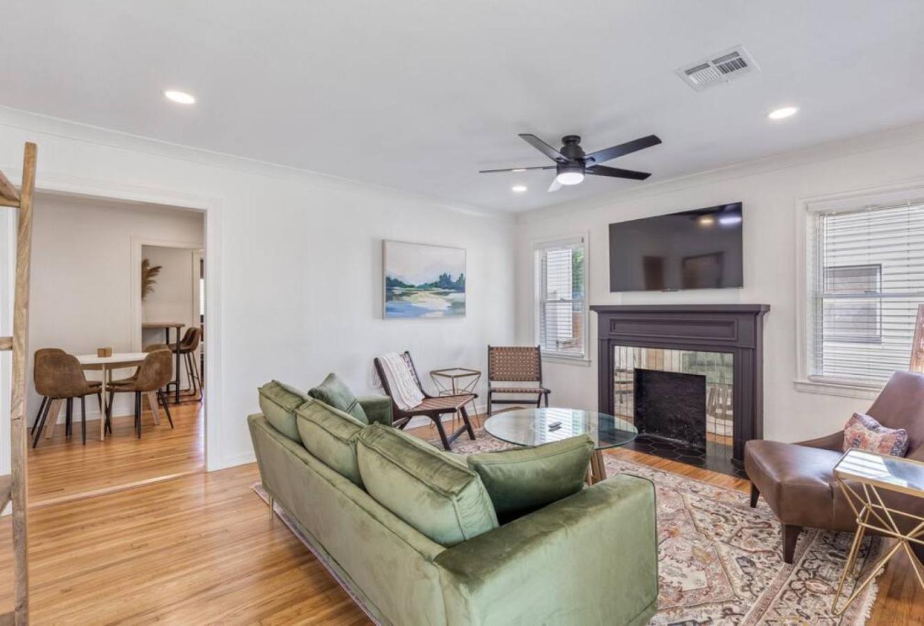 Three-Bedroom House photo 2