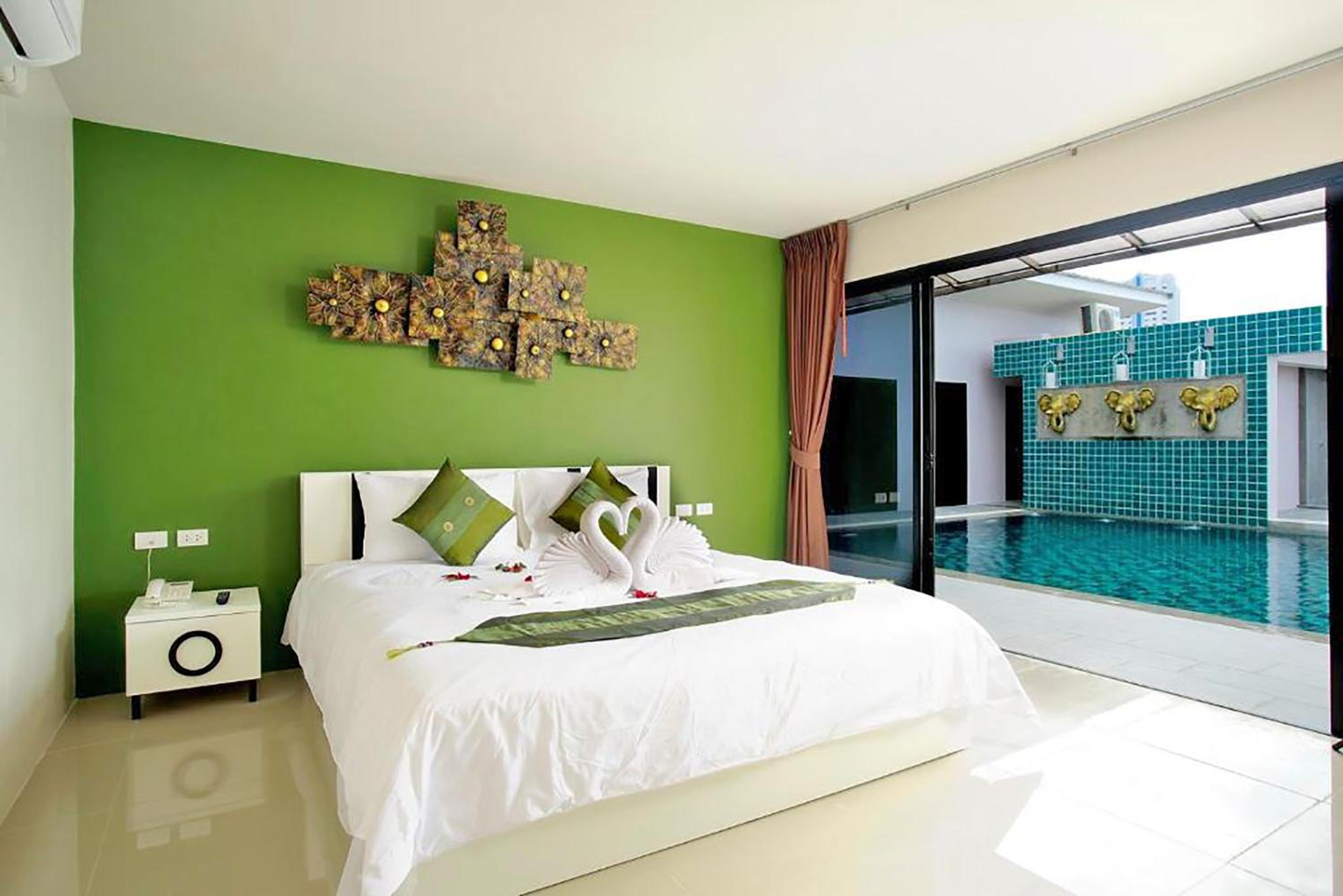 Three-Bedroom Penthouse with Pool - Photo 1