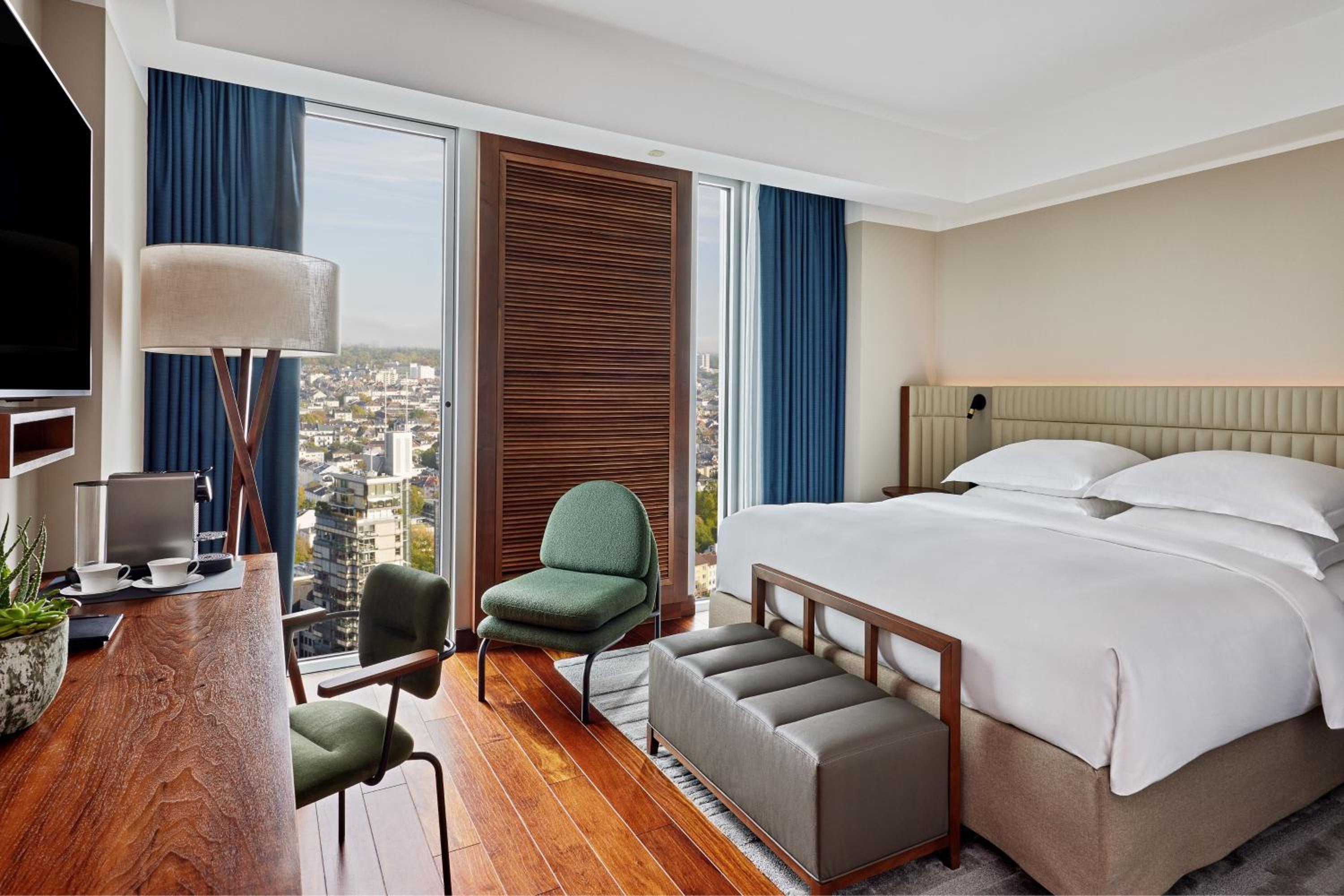 Deluxe King Room - Photo 5