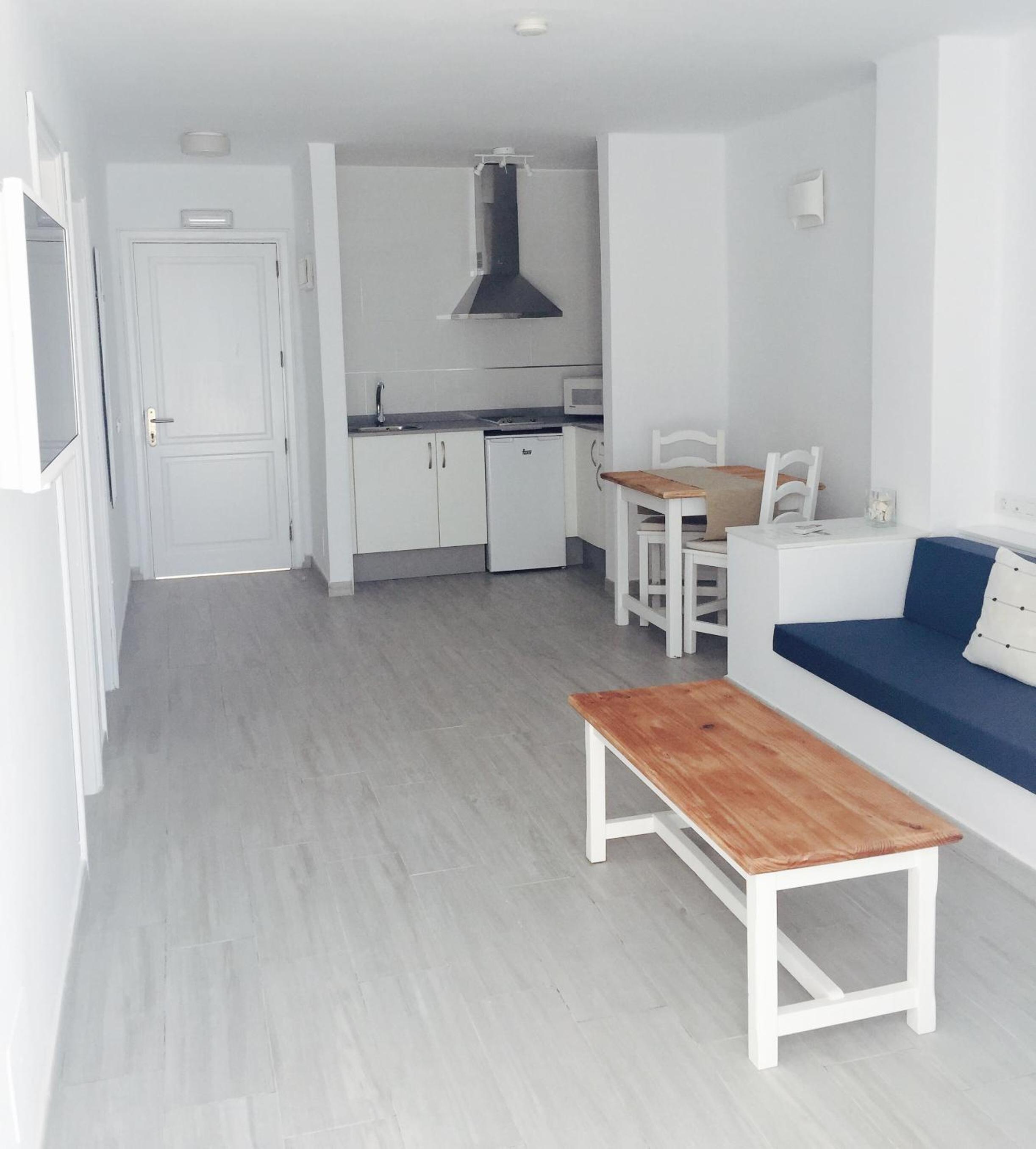 One-Bedroom Apartment with Sea View (2 Adults) - Photo 22
