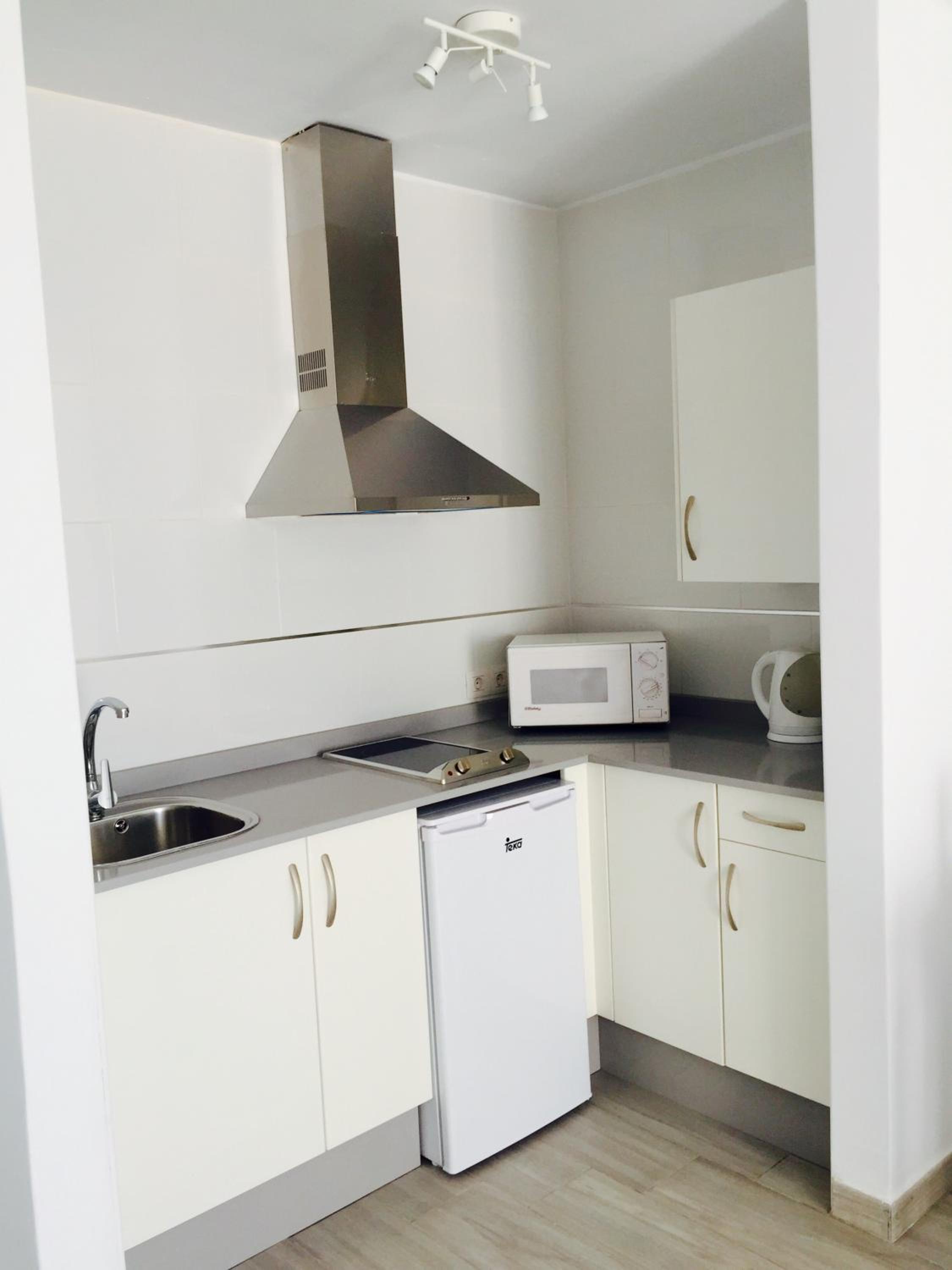 One-Bedroom Apartment with Sea View (2 Adults) - Photo 24