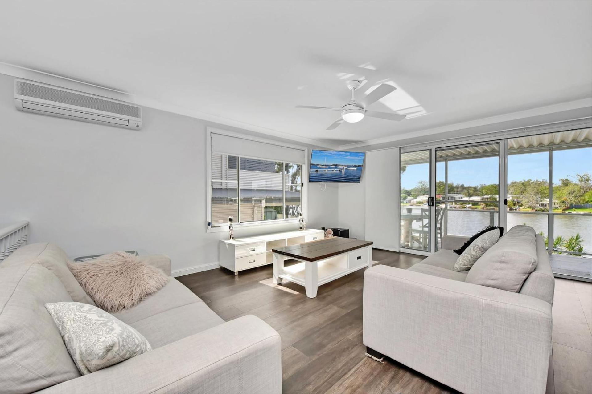 Five-Bedroom House photo 1