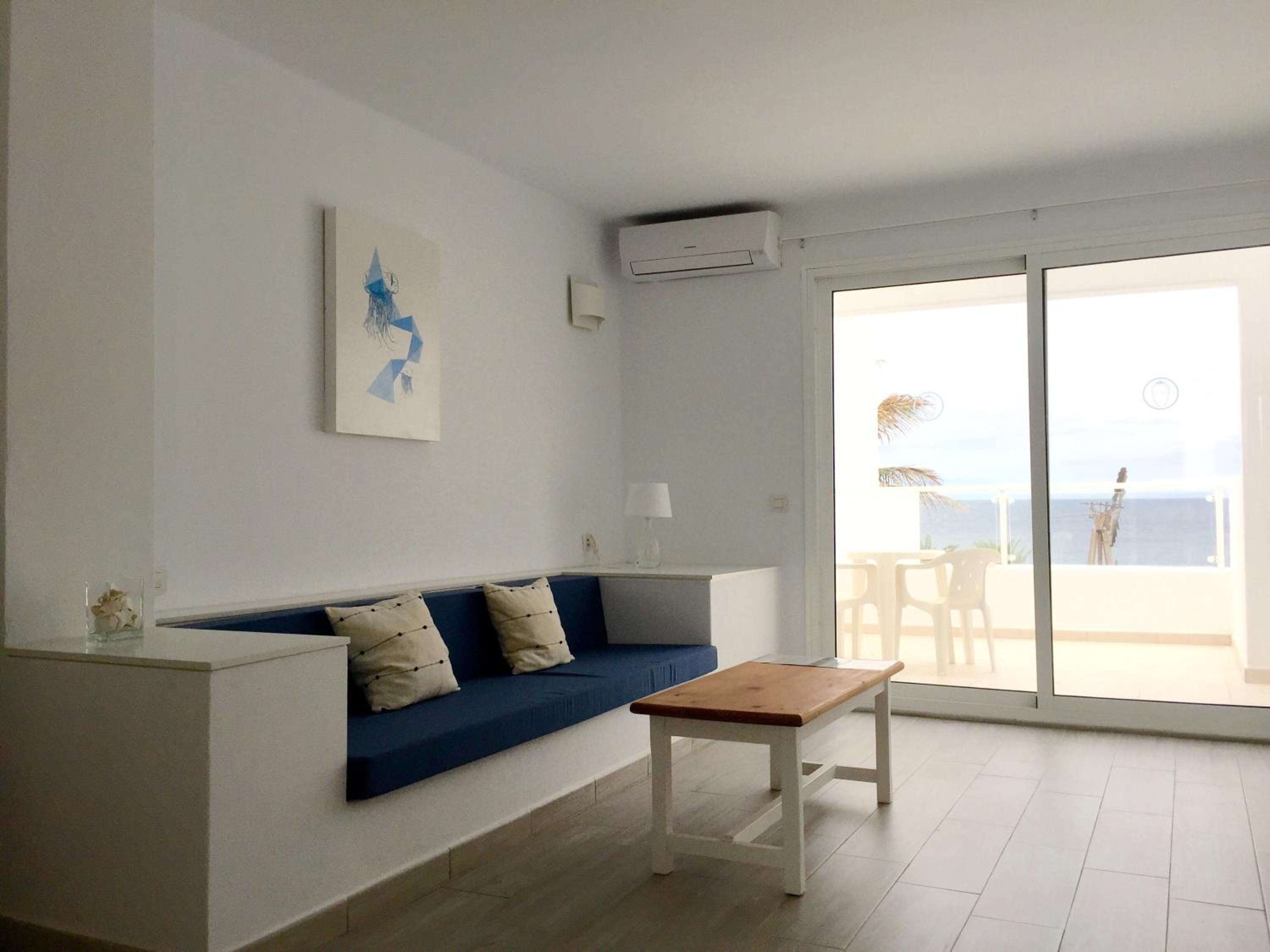 One-Bedroom Apartment with Sea View (2 Adults) - Photo 12