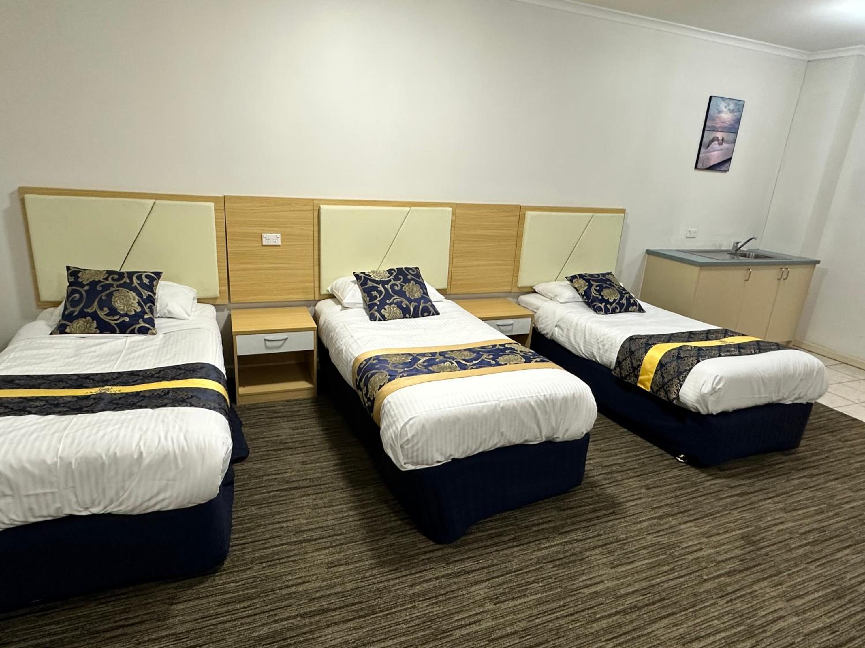 Deluxe Family Room - Photo 2