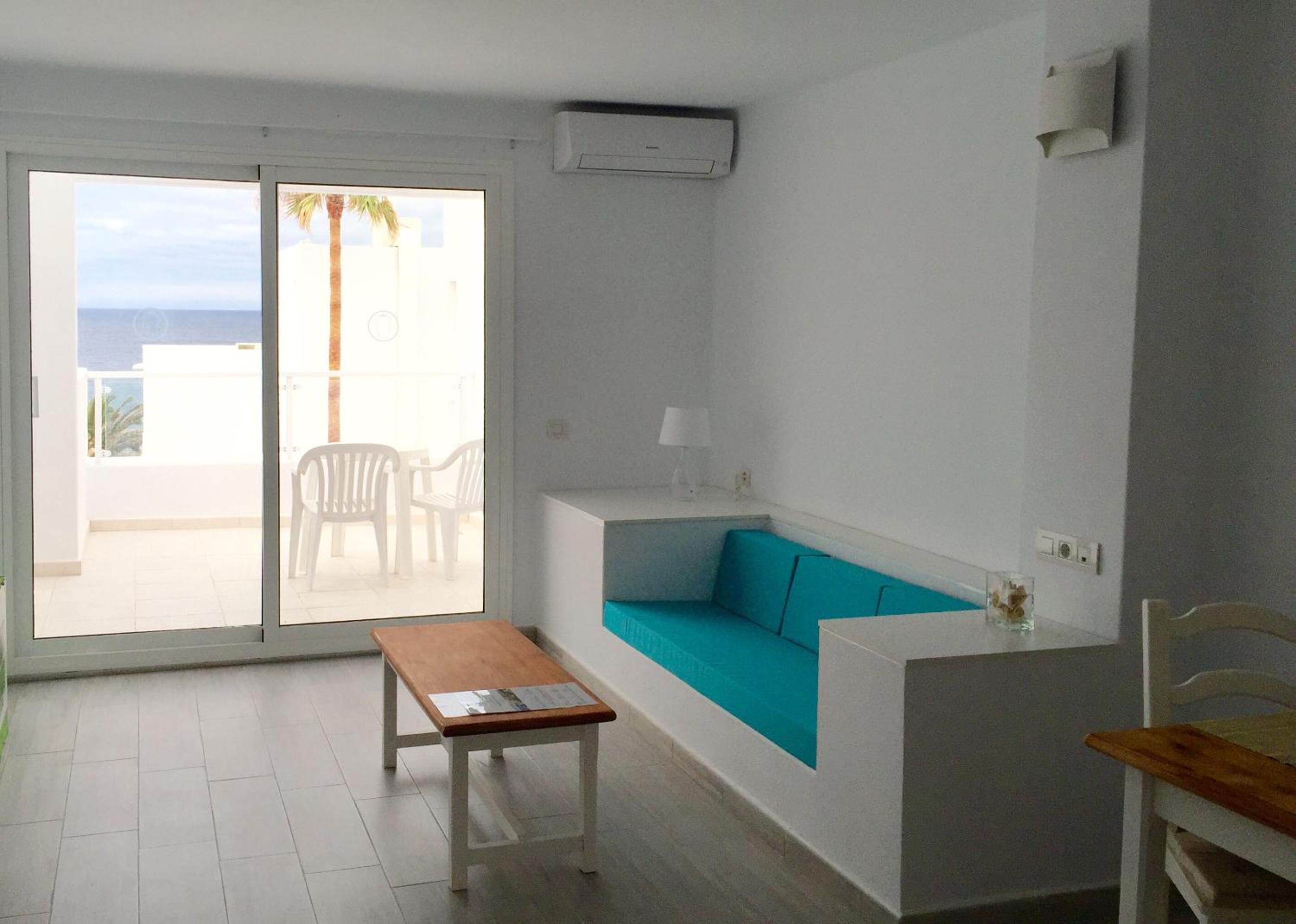 One-Bedroom Apartment with Sea View (2 Adults) - Photo 14