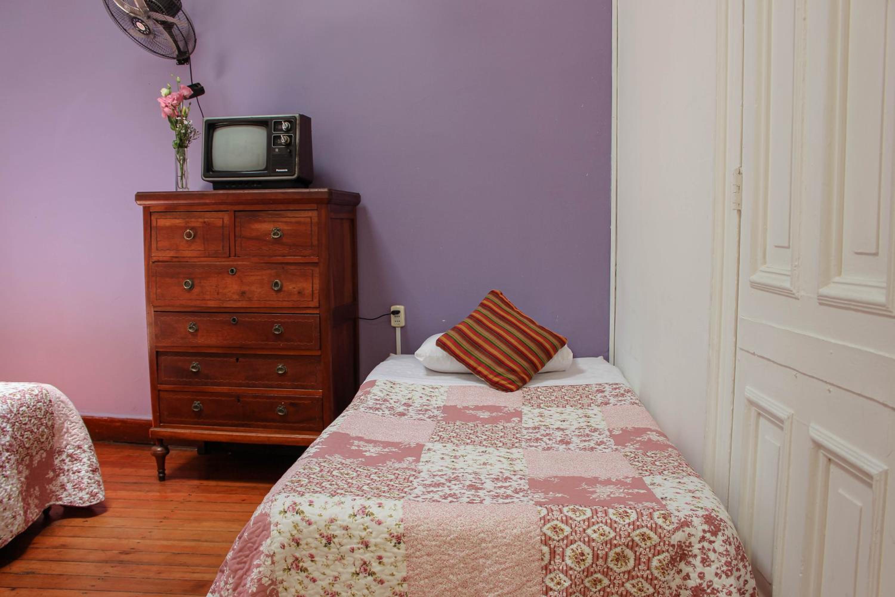 Basic Triple Room with Shared Bathroom photo 3