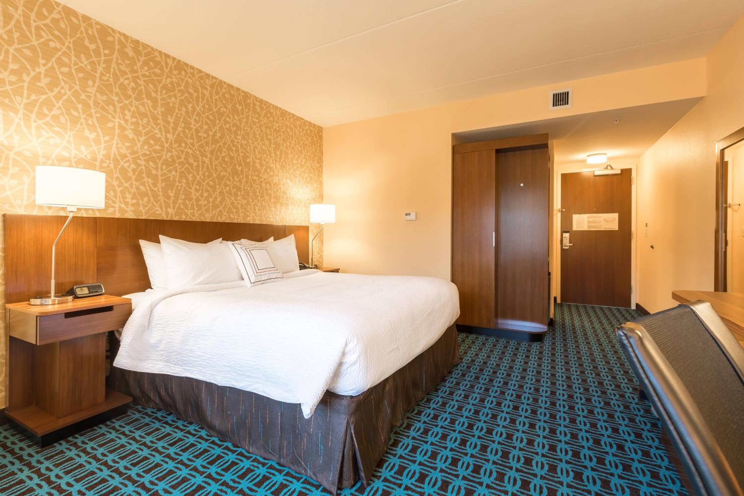 King Room - Hearing Accessible photo 3
