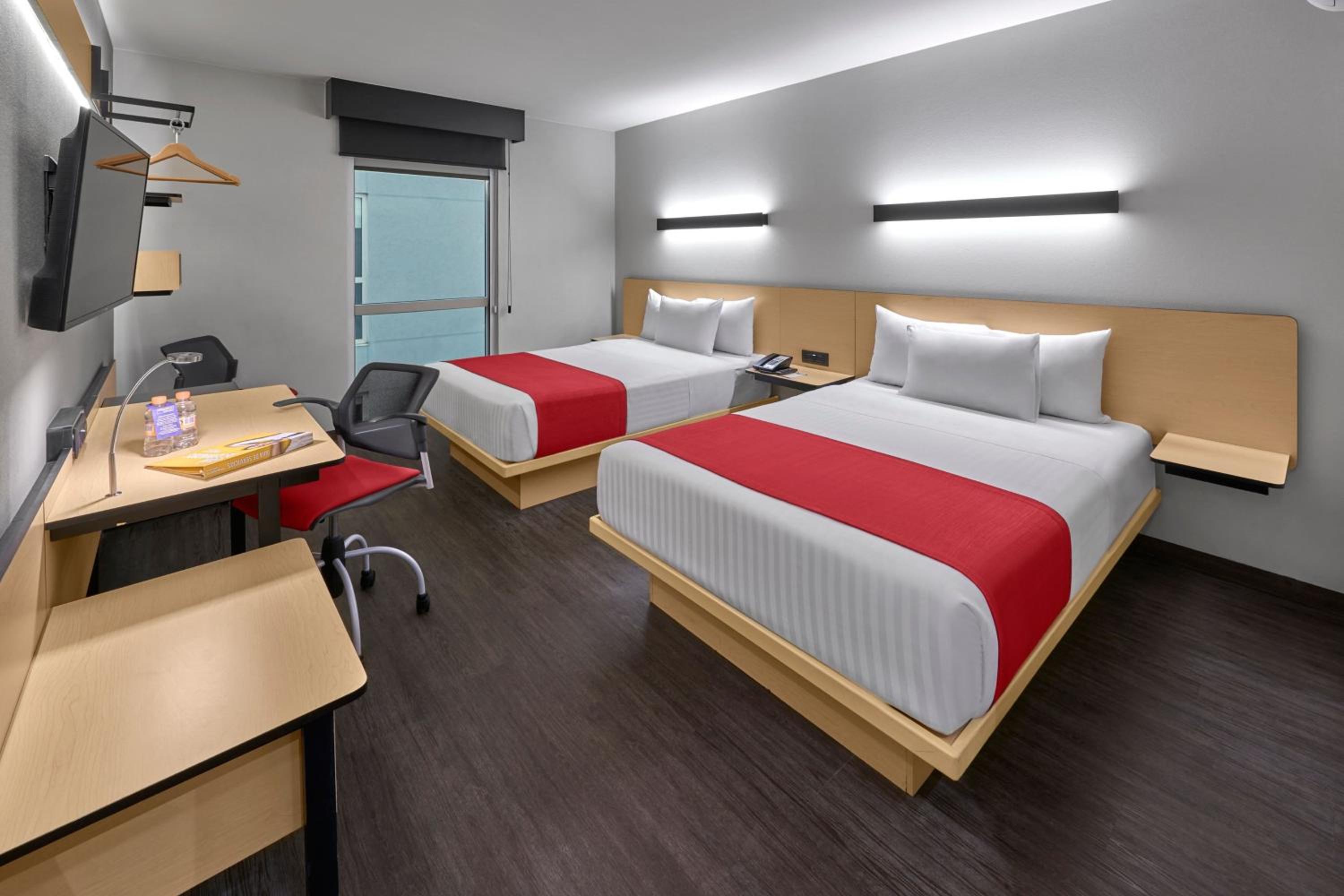 Double Room with Two Double Beds - Photo 7