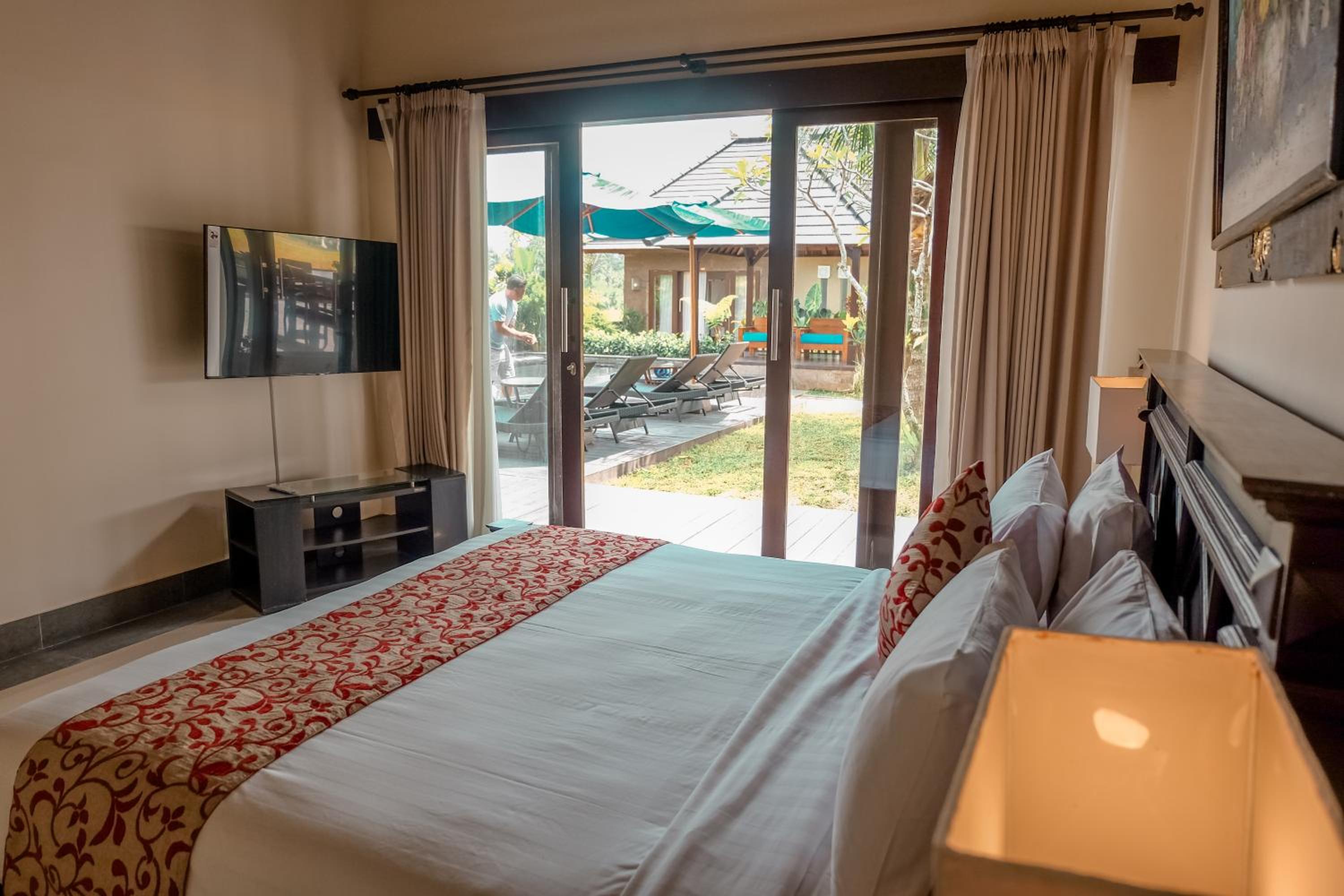 Three-Bedroom Villa - Photo 17