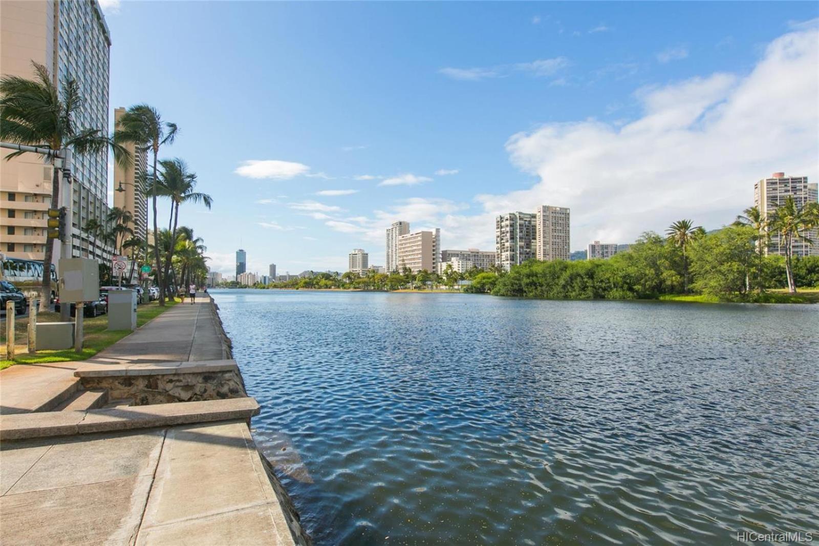 WAIKIKI 2 BEDROOMS, 1 BATH, FREE PARKING, SLEEP 6: Apartment with Pool View photo
