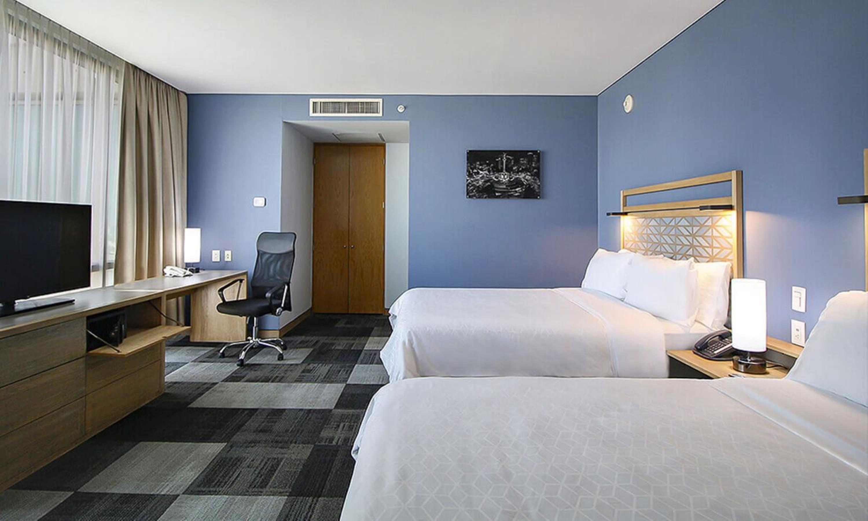 Standard Double Room with Two Double Beds thumbnail 5