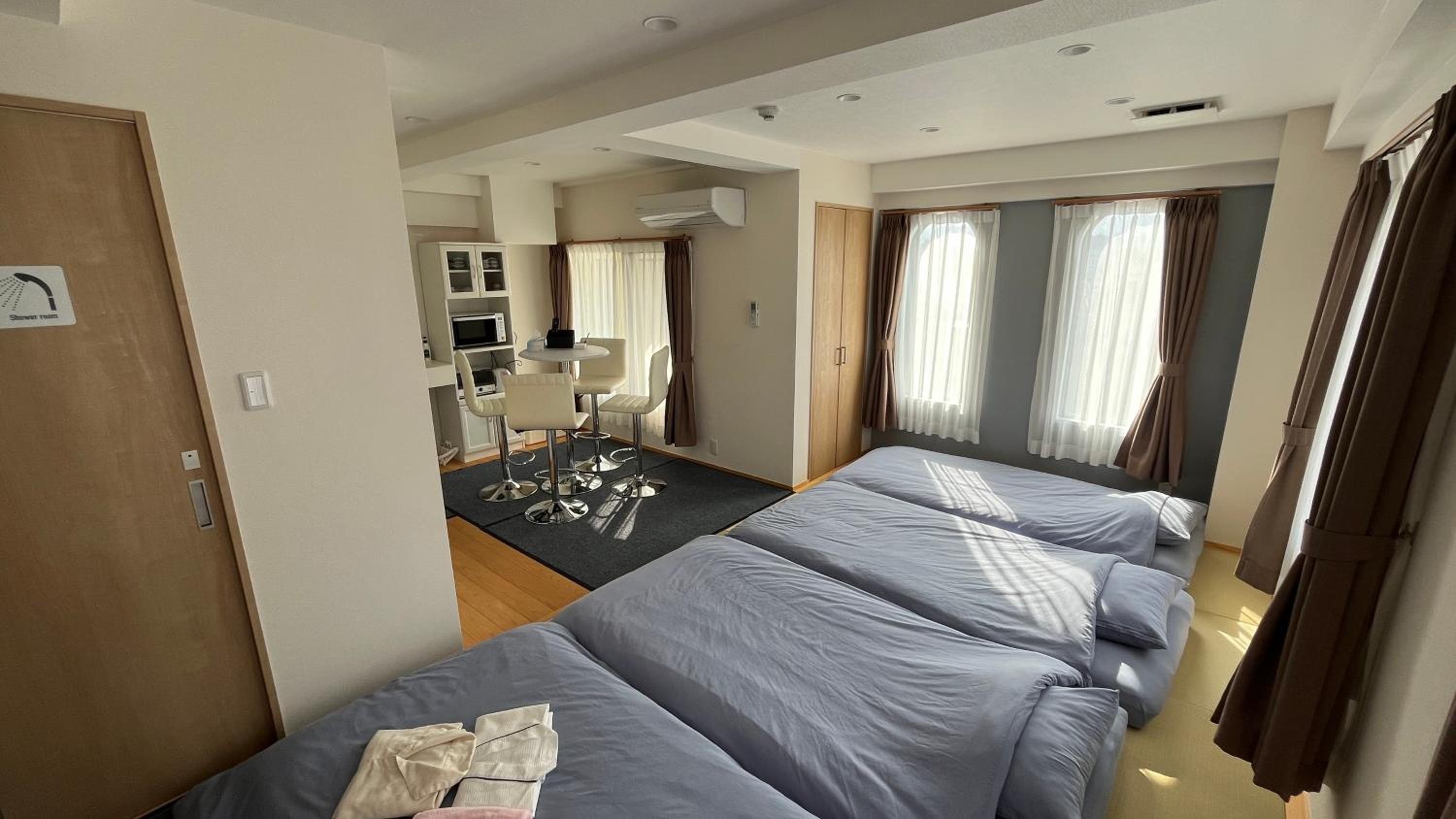 Quadruple Room with Bath - Photo 9